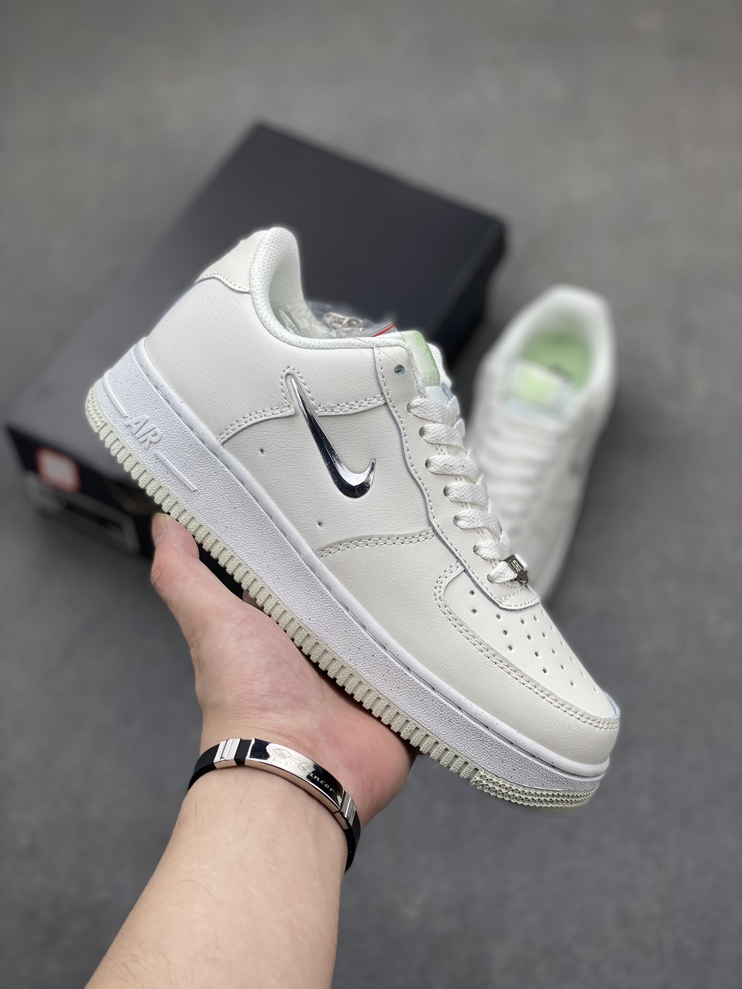 Nike Air Force 1 '07 Low: Iconic Style, Supreme Comfort - FN8540-100 2 i1718652357 1000 3