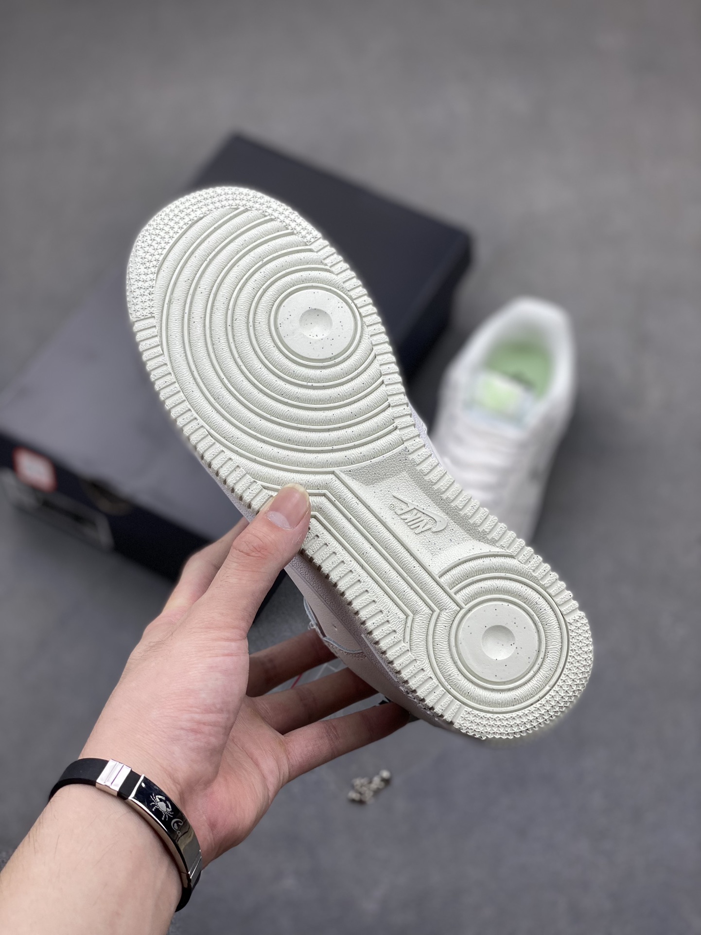 Nike Air Force 1 '07 Low: Iconic Style, Supreme Comfort - FN8540-100 7 i1718652357 9721 4
