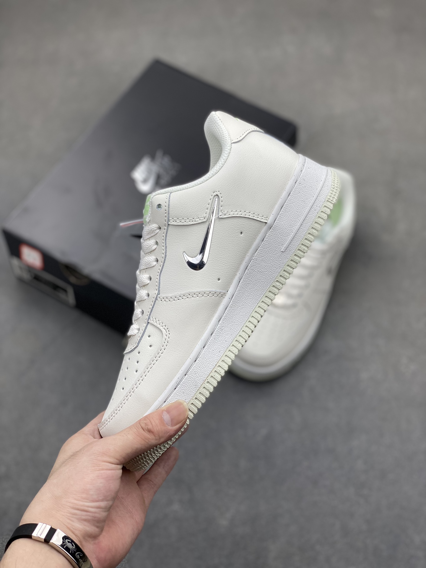 Nike Air Force 1 '07 Low: Iconic Style, Supreme Comfort - FN8540-100 4 i1718652358 2789 6