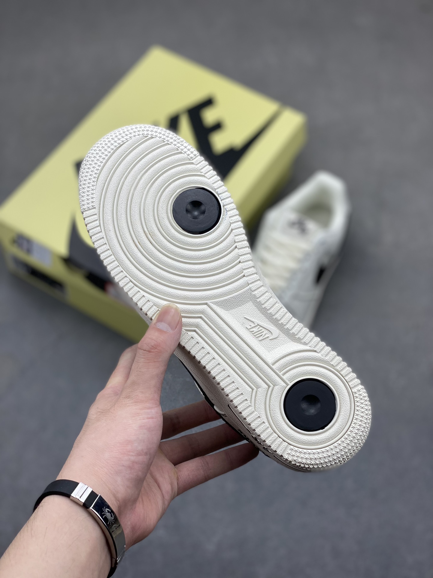 Nike X Vlone Air Force 1 '07 Low Sneakers - Cream/Black, Premium Leather 7 i1718652396 7678 3
