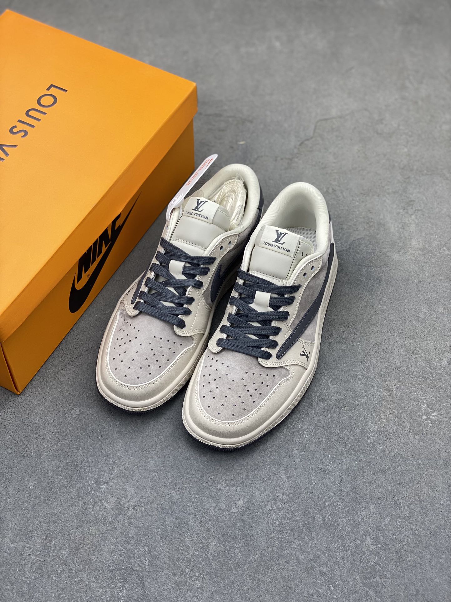 Travis Scott x Fragment Design x Air Jordan 1 Low - Limited Edition Sneaker 9 i1718737594 5100 0