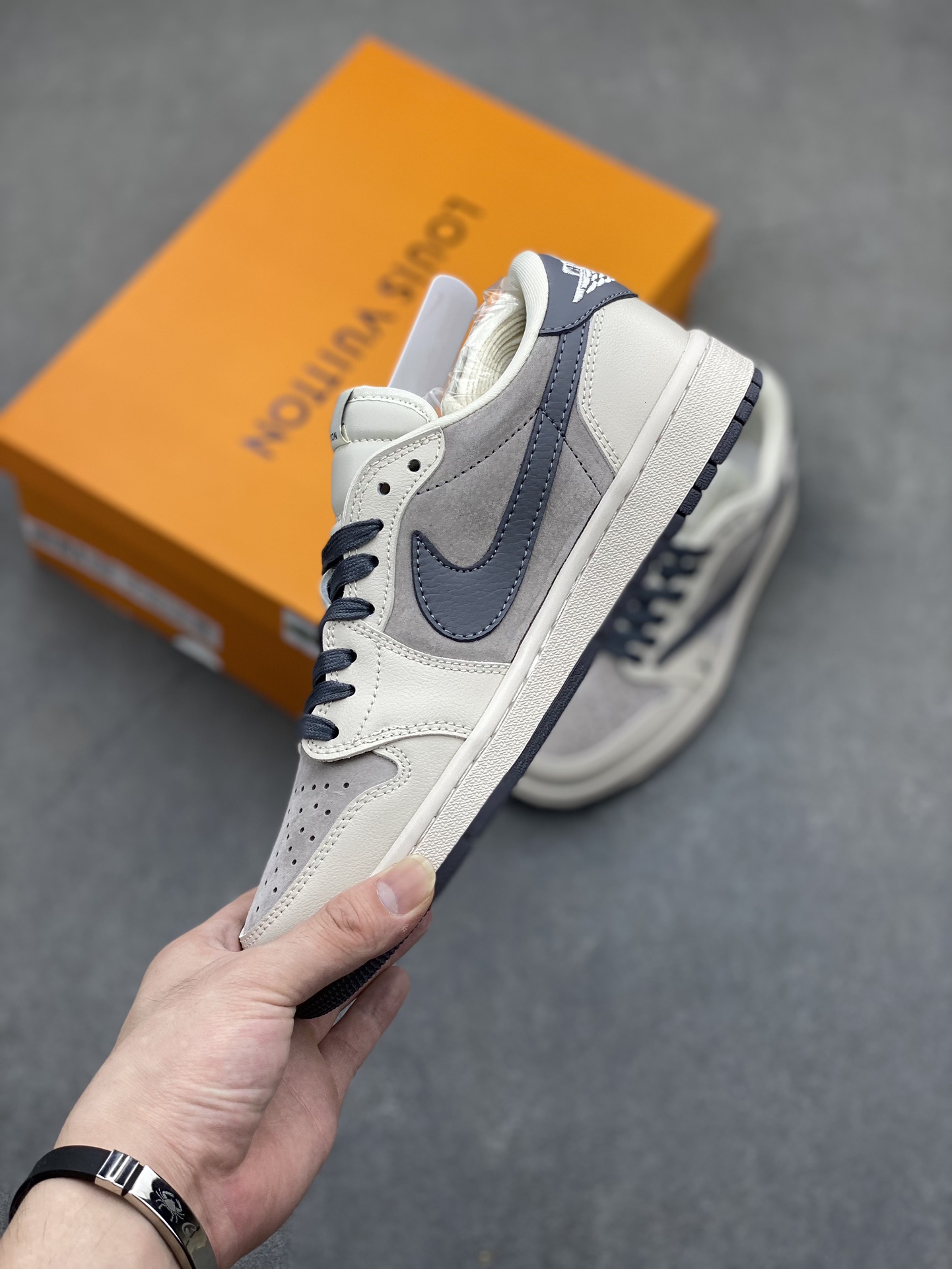 Travis Scott x Fragment Design x Air Jordan 1 Low - Limited Edition Sneaker 4 i1718737594 5115 5