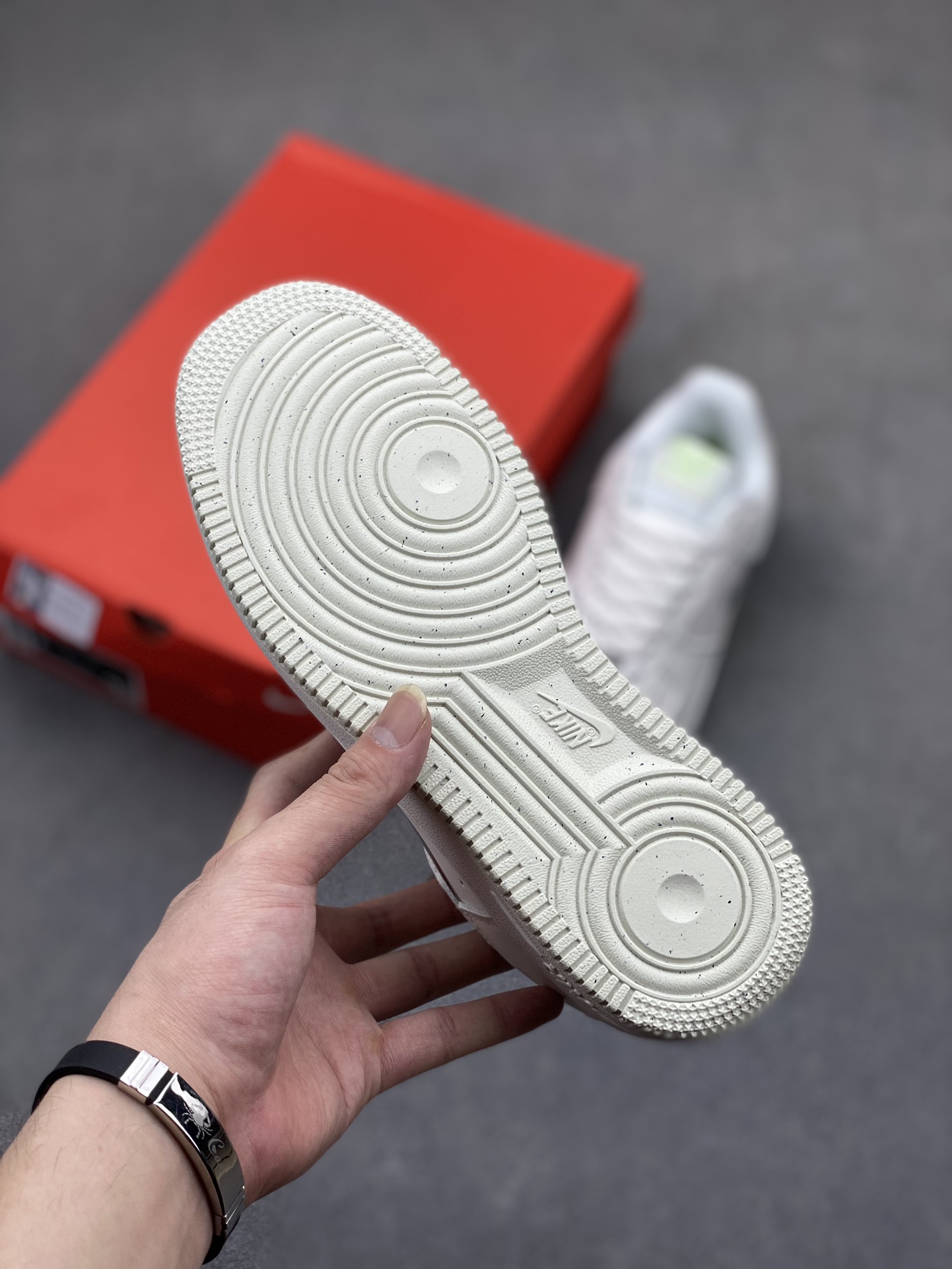 Nike Air Force 1 '07 Low White Silver - Iconic Style, Modern Comfort 7 i1719083527 1672 7