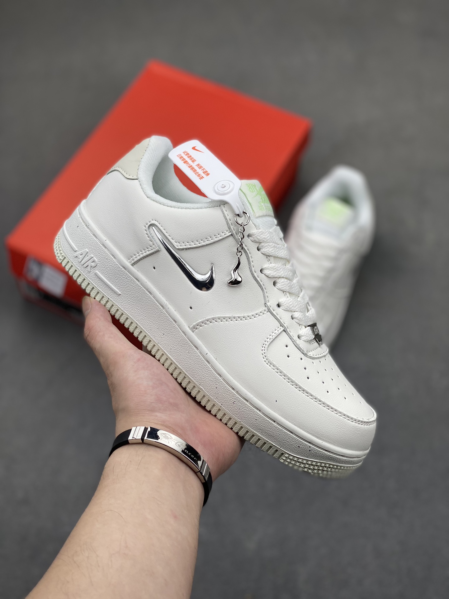 Nike Air Force 1 '07 Low White Silver - Iconic Style, Modern Comfort 2 i1719083527 3144 5