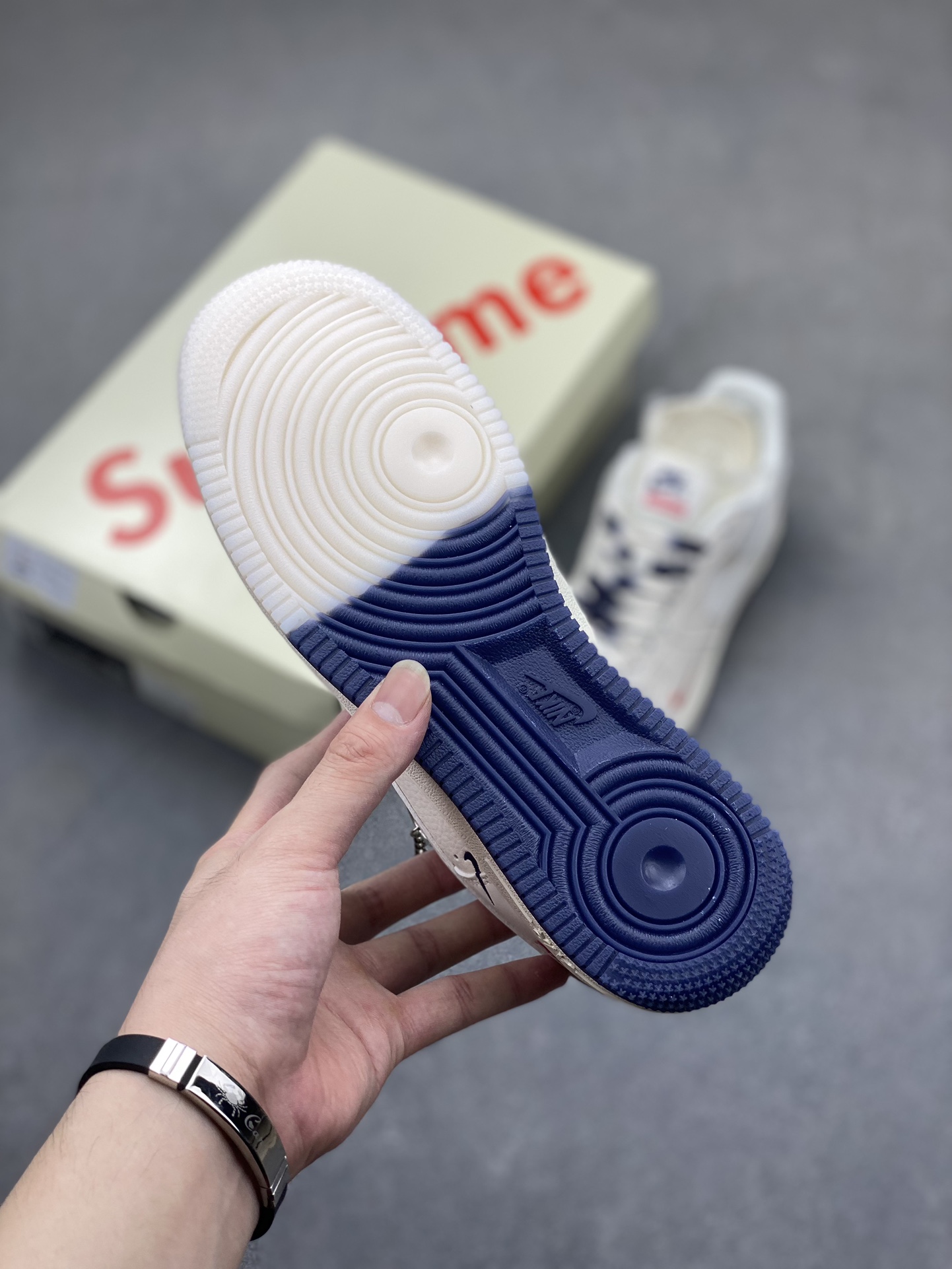 Nike Air Force 1 '07 Low Supreme Collab White/Blue Sneakers - Limited Edition 7 i1719172523 4287 8