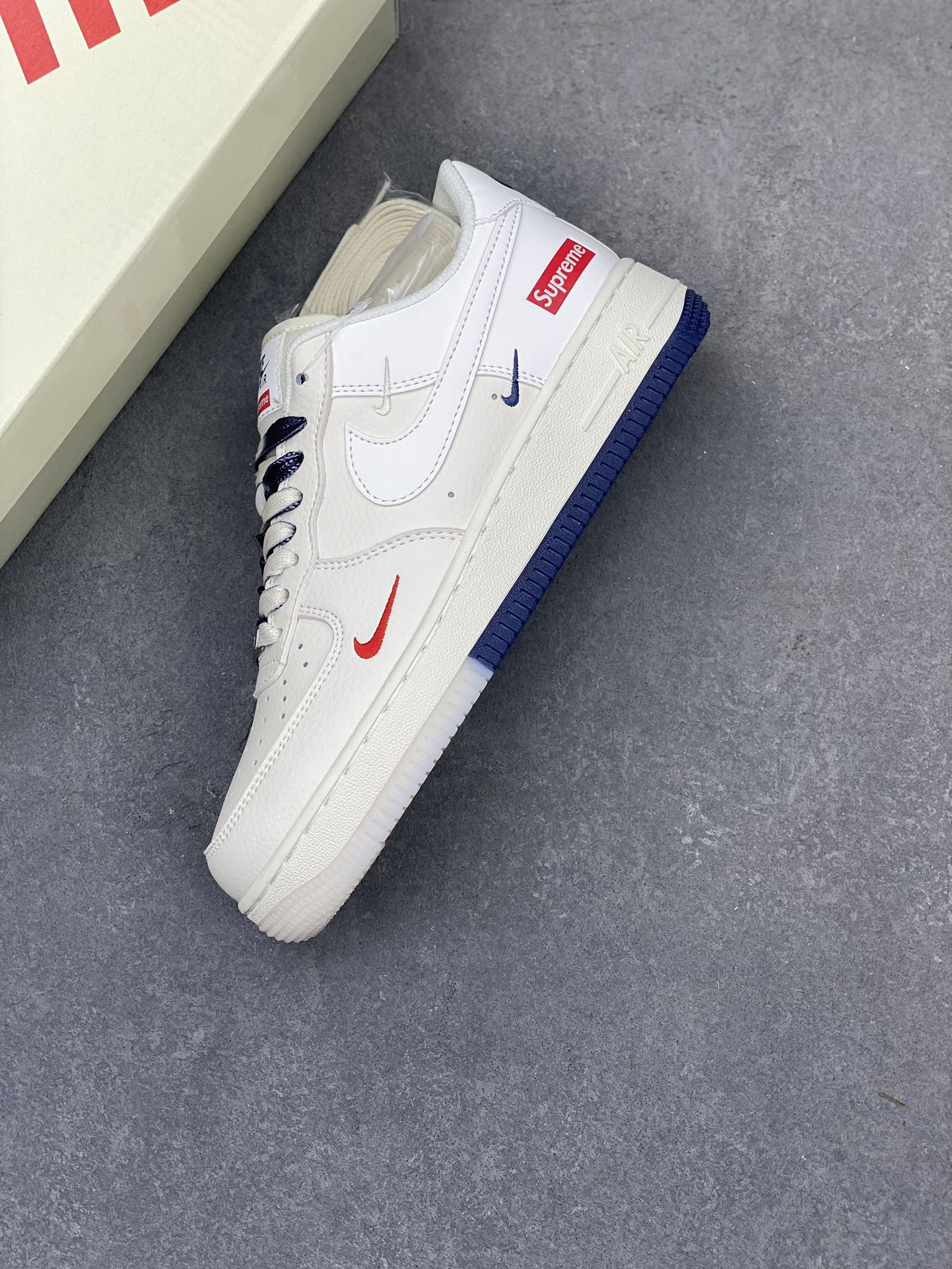 Nike Air Force 1 '07 Low Supreme Collab White/Blue Sneakers - Limited Edition 8 i1719172523 7434 4