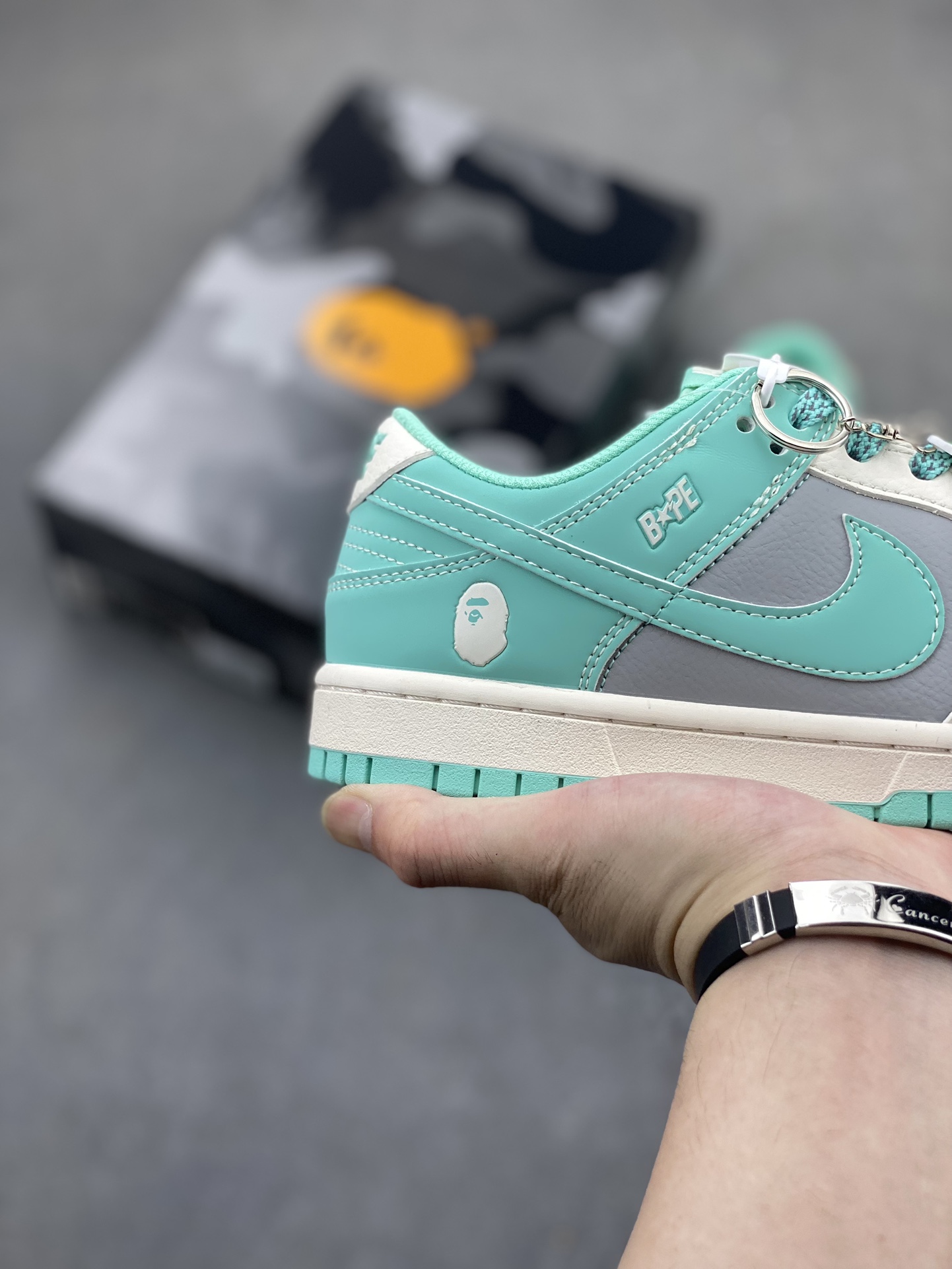 Nike SB Dunk Low BAPE Collabo - Limited Edition Anniversary Sneakers 5 i1719264587 9588 0
