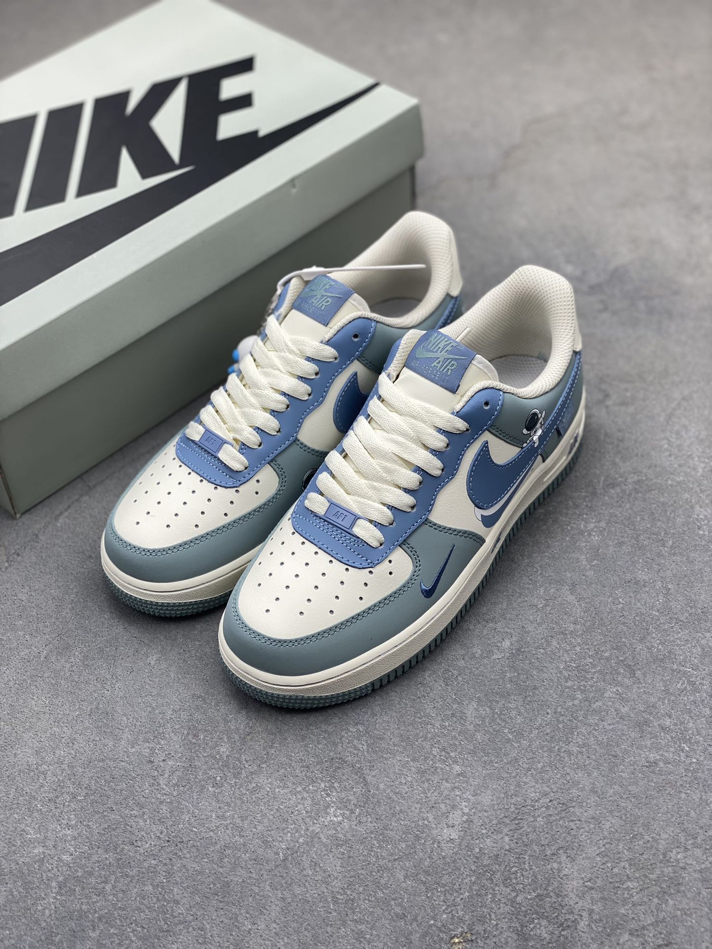 Nike Air Force 1 Low White Blue Grey Astronaut Sneakers DB3301-711 9 i1719429342 1170 2