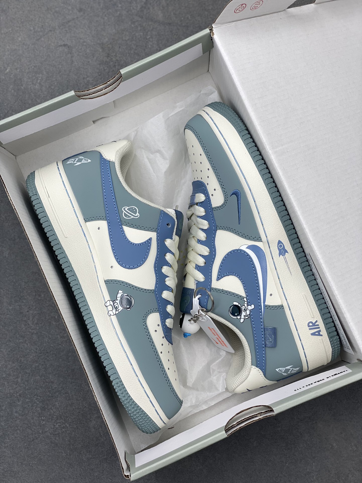 Nike Air Force 1 Low White Blue Grey Astronaut Sneakers DB3301-711 10 i1719429342 2553 6