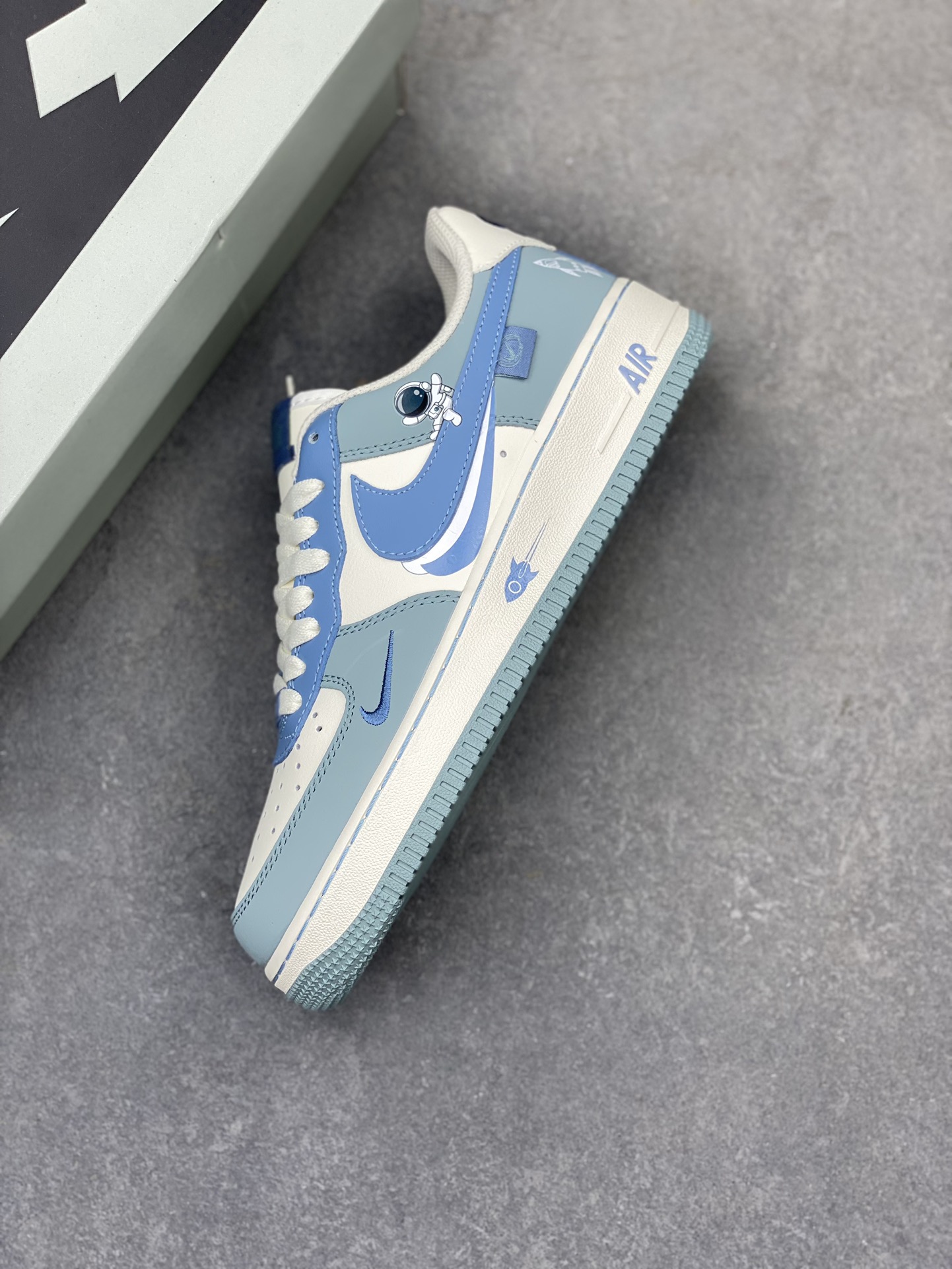 Nike Air Force 1 Low White Blue Grey Astronaut Sneakers DB3301-711 8 i1719429342 3534 5