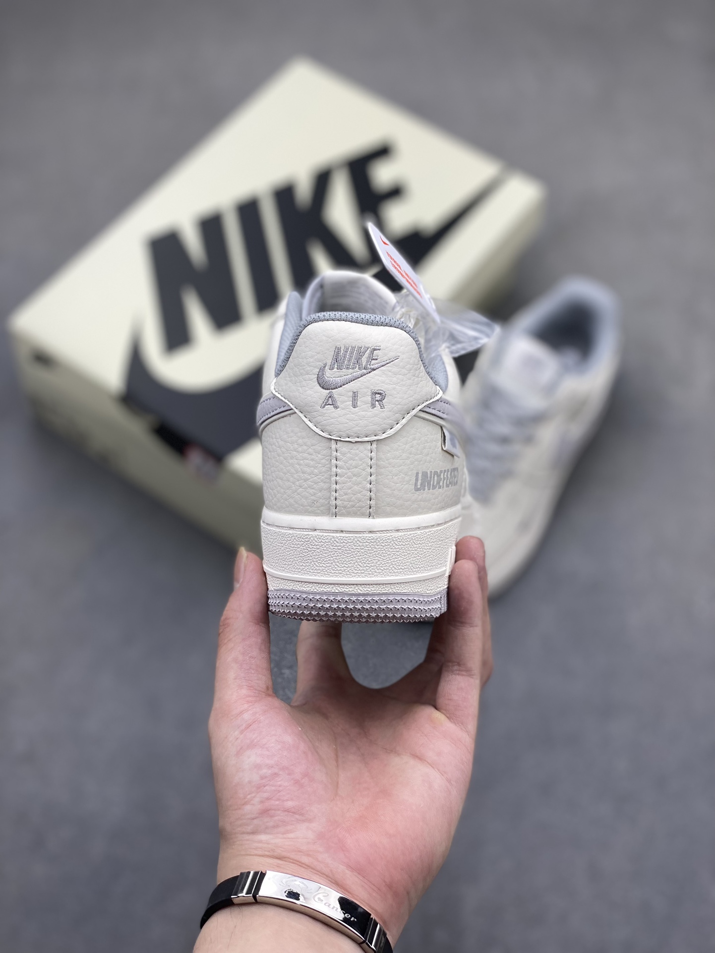 Undefeated x Nike Air Force 1 Low 'Light Grey' Limited Edition Sneakers 5 i1719429483 2909 0