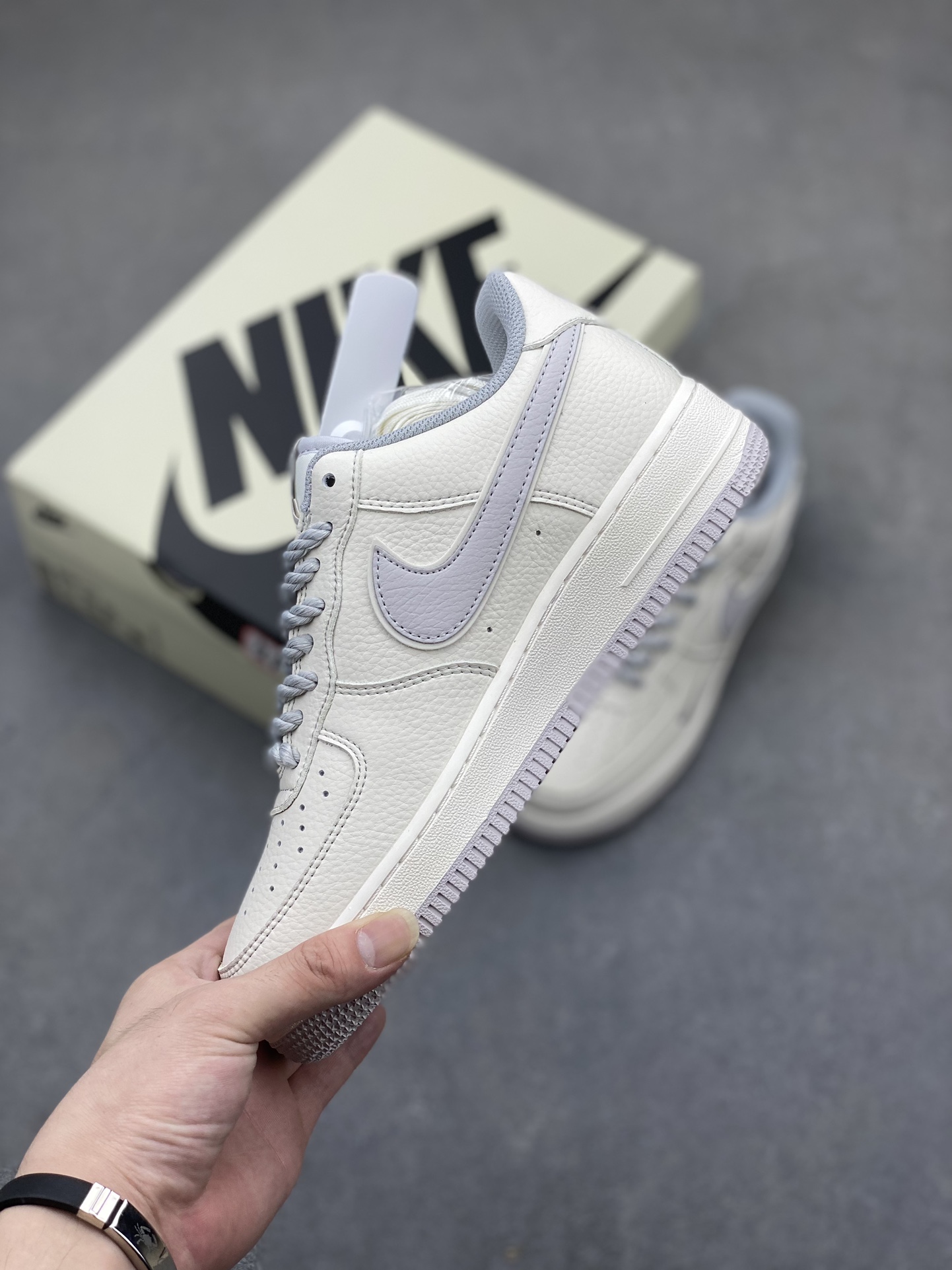 Undefeated x Nike Air Force 1 Low 'Light Grey' Limited Edition Sneakers 4 i1719429483 9249 0