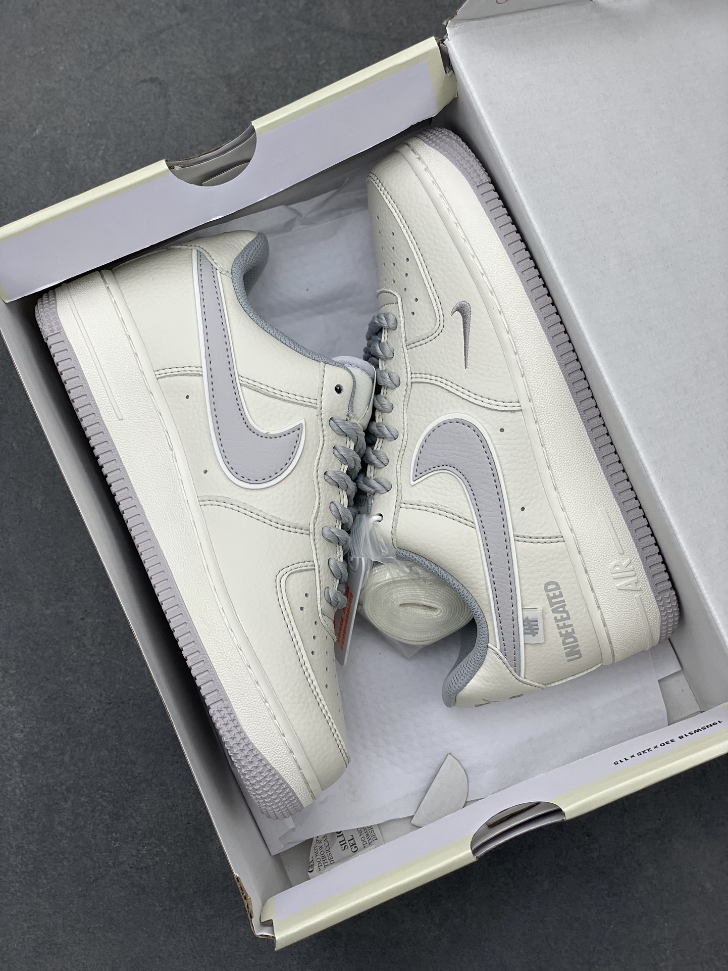 Undefeated x Nike Air Force 1 Low 'Light Grey' Limited Edition Sneakers 10 i1719429483 9595 0