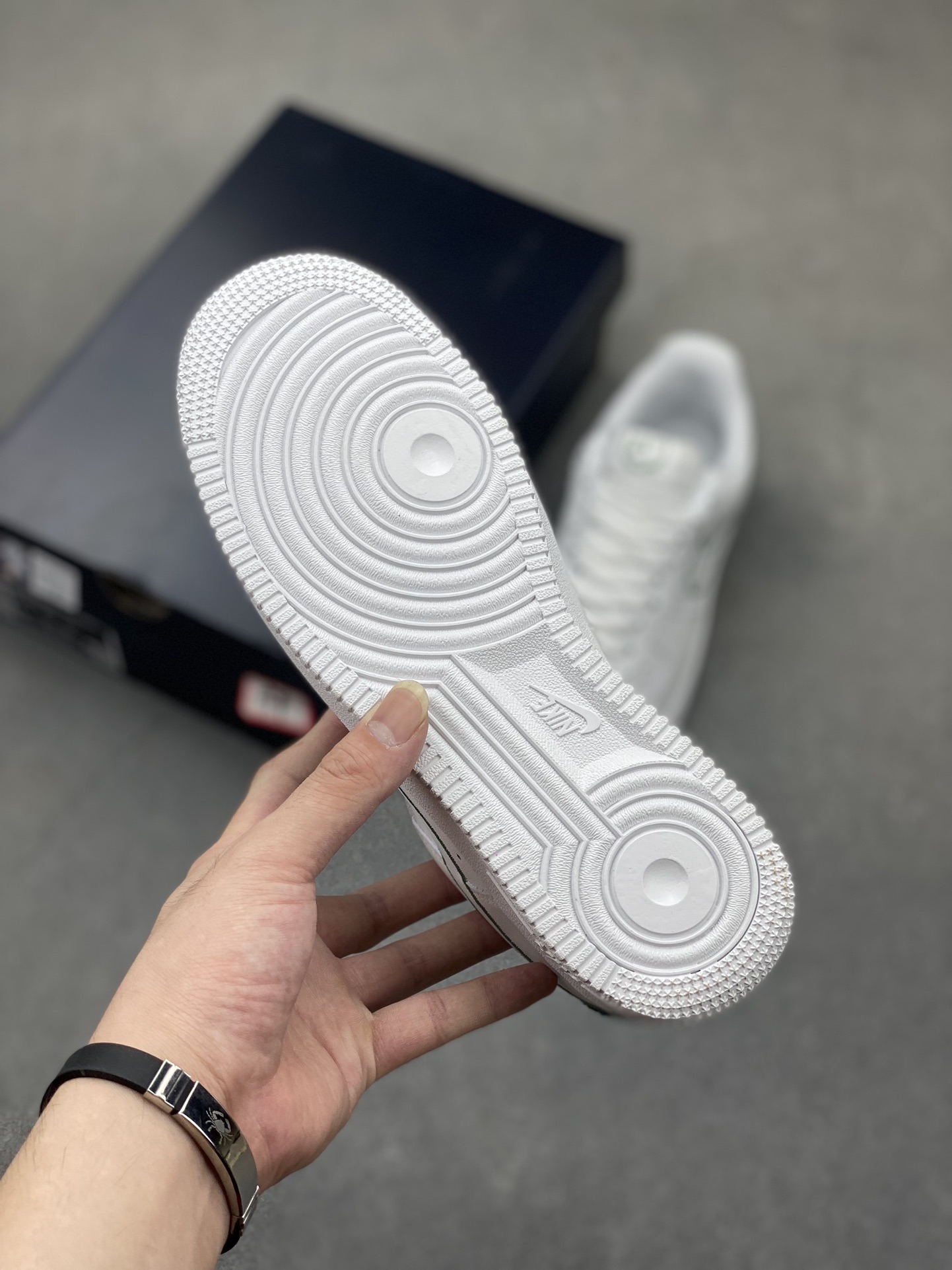 Nike Air Force 1 '07 Low White Green Casual Sneakers FN8349-100 7 i1719512993 3116 4