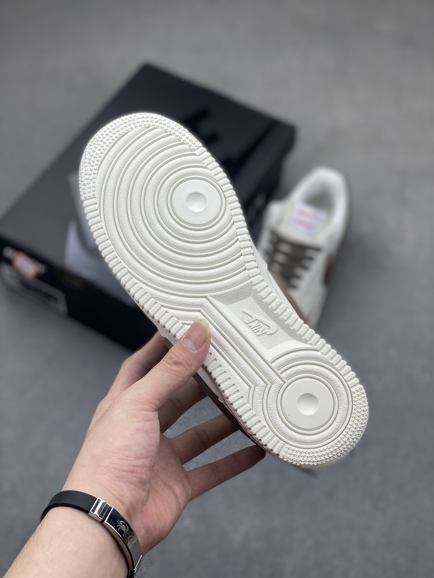 Nike Air Force 1 Low '07 - Iconic Style, Premium Comfort, and Lasting Durability 7 i1719513159 9717 2