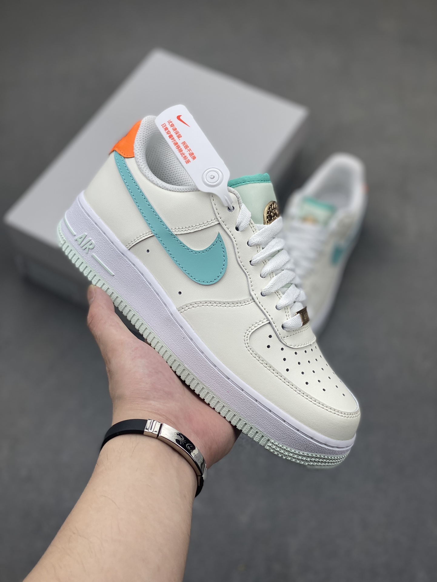 Nike Air Force 1 Low: Versatile, Stylish Sneakers for Everyday Wear 2 i1719685518 1961 7