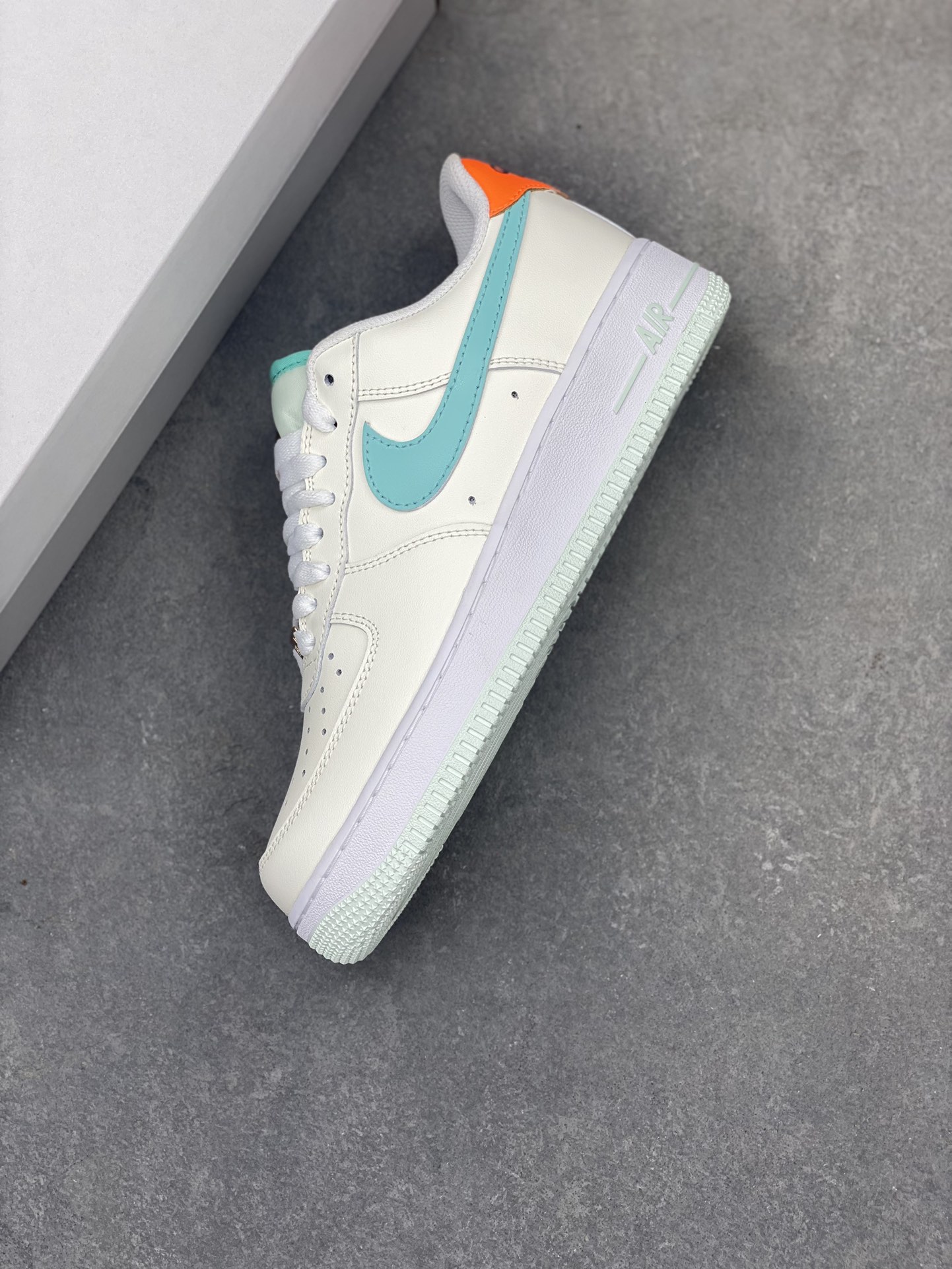 Nike Air Force 1 Low: Versatile, Stylish Sneakers for Everyday Wear 8 i1719685518 2250 6