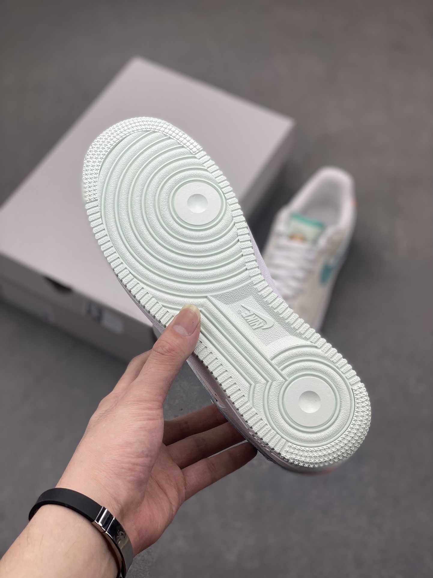 Nike Air Force 1 Low: Versatile, Stylish Sneakers for Everyday Wear 7 i1719685518 6224 4