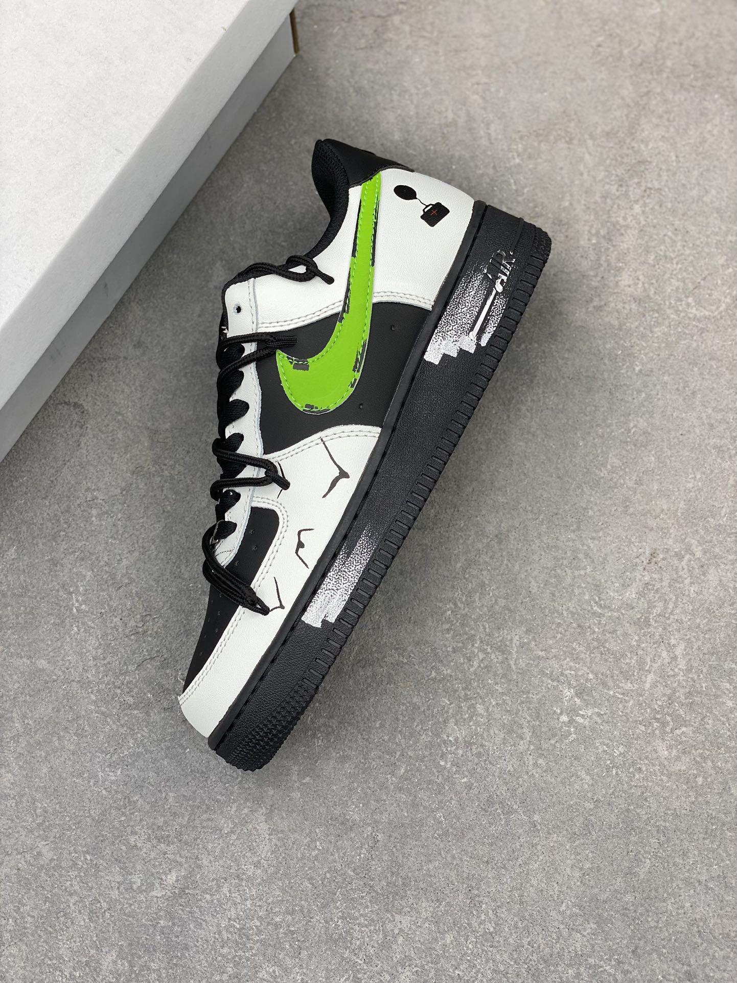 Nike Air Force 1 Low Black White Green Casual Sneakers DD8959-001 8 i1719861561 2811 3