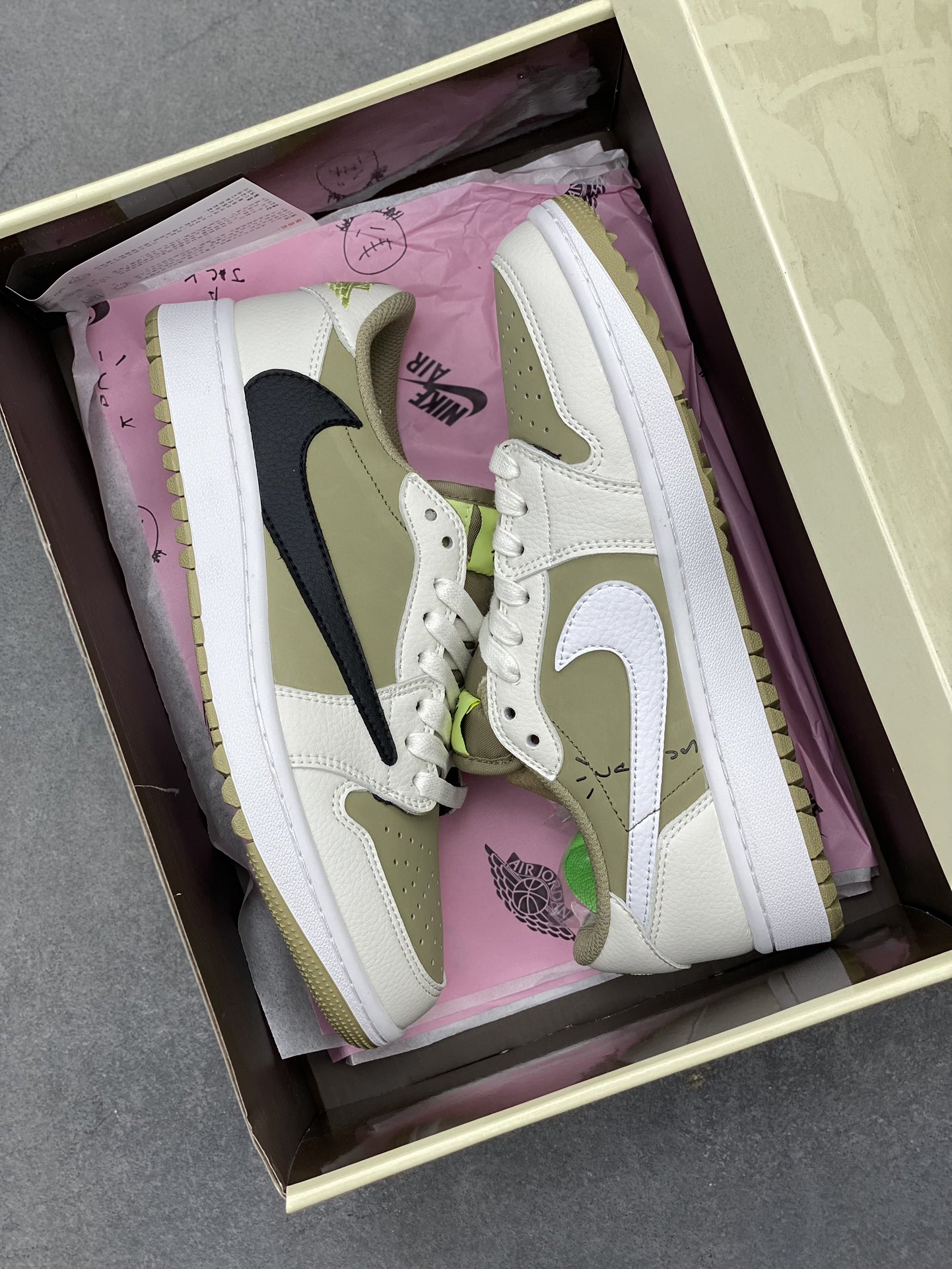 Air Jordan 1 Low Golf Travis Scott Reverse Mocha FZ3124-200 9 i1719863114 5562 1