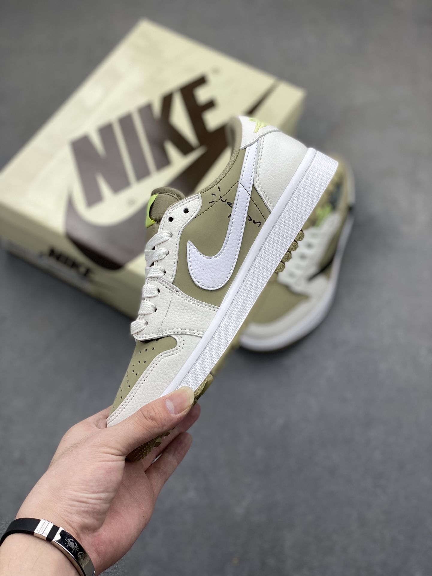 Air Jordan 1 Low Golf Travis Scott Reverse Mocha FZ3124-200 3 i1719863114 8784 0