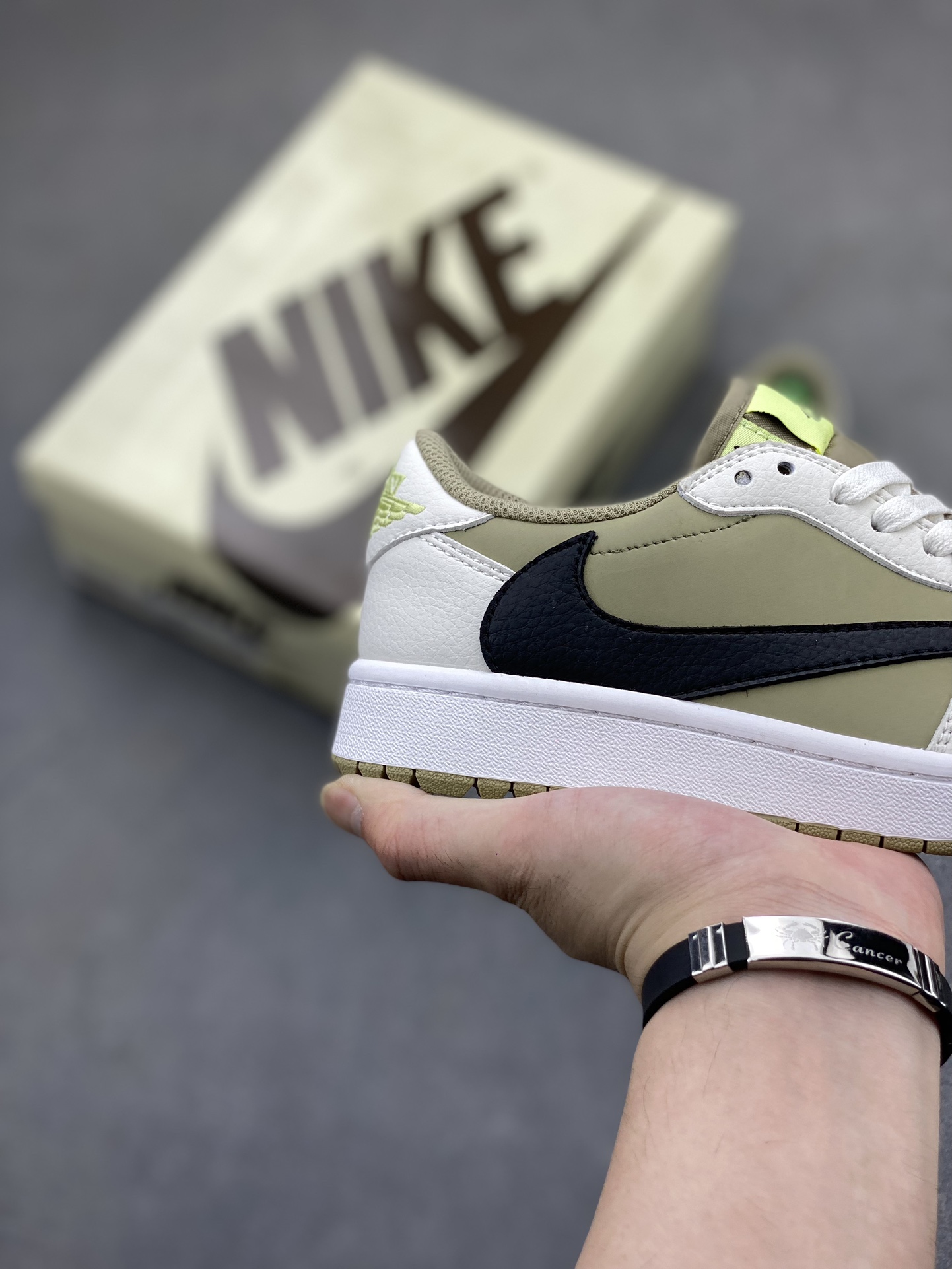 Air Jordan 1 Low Golf Travis Scott Reverse Mocha FZ3124-200 5 i1719863114 993 4