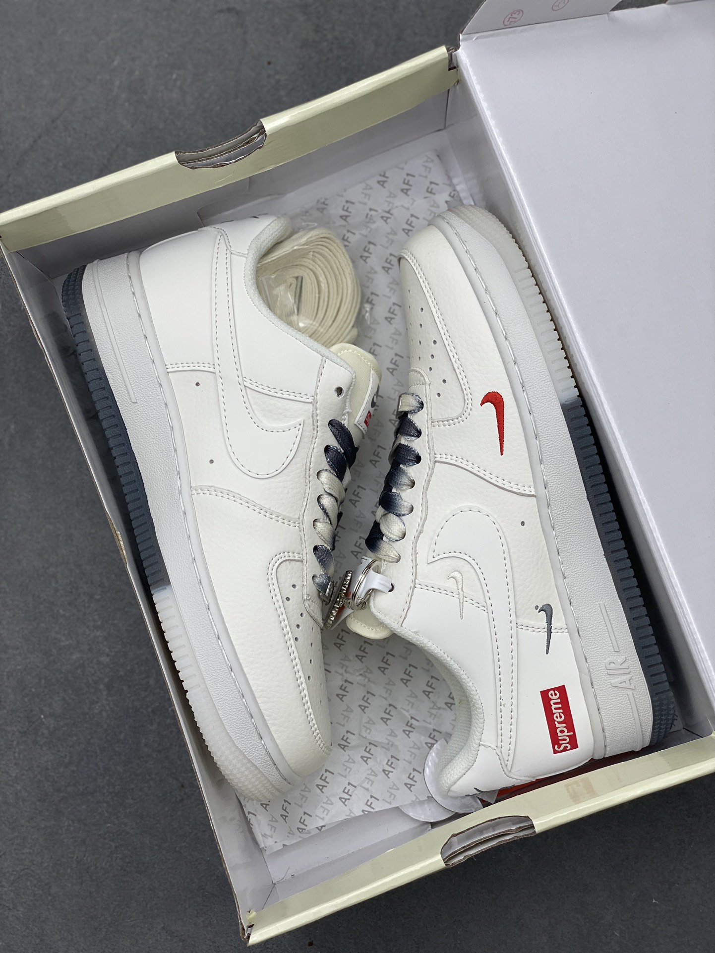 Nike Air Force 1 '07 Low Supreme Collab White/Grey Sneakers - Limited Edition 10 i1720811527 2621 5
