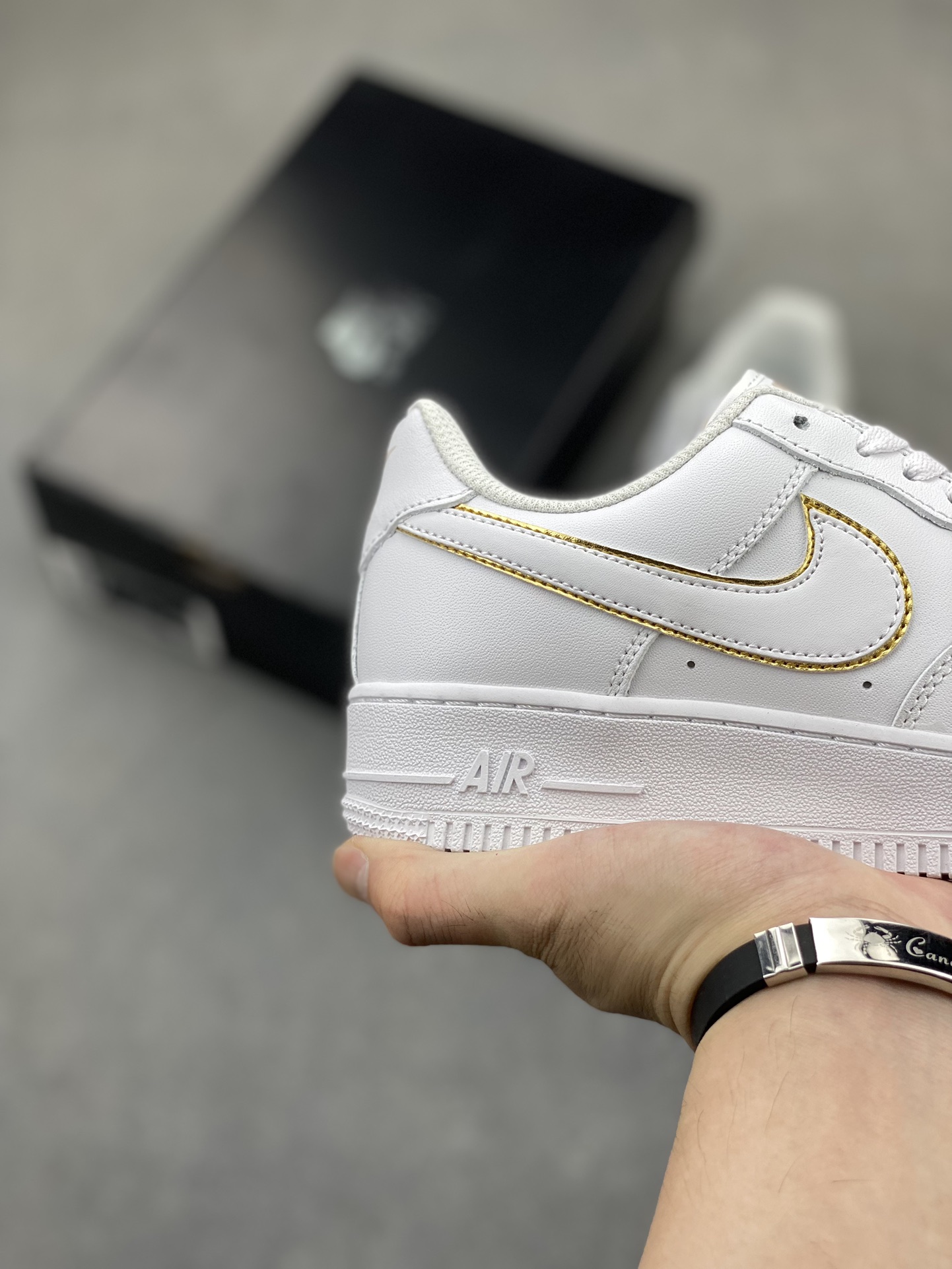 Nike Air Force 1 Low White/Gold Stitching Premium Leather Sneakers 6 i1720811949 1868 0