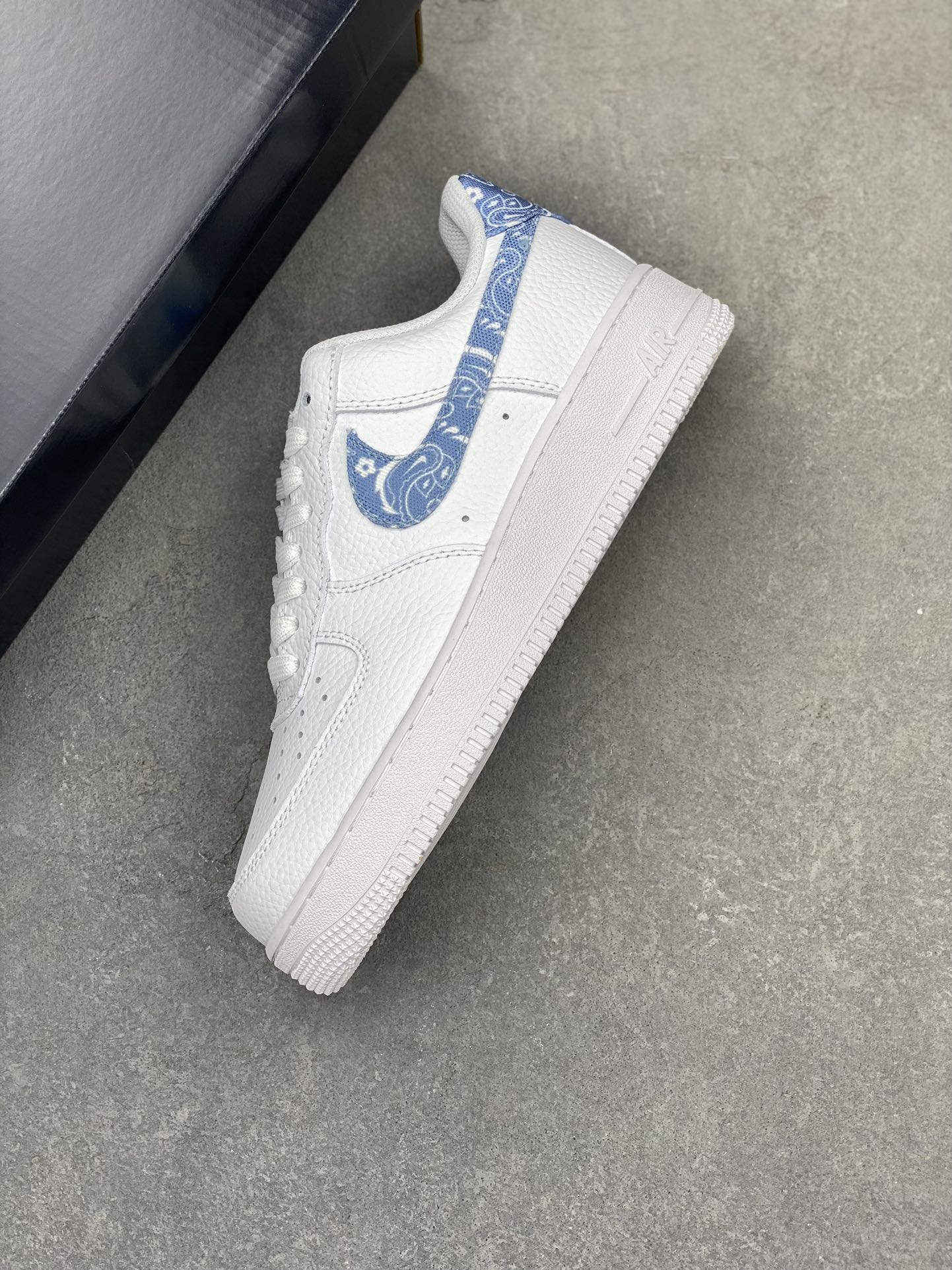 Nike Air Force 1 '07 Low White Paisley Casual Shoes DH4406-100 8 i1720891986 8303 8