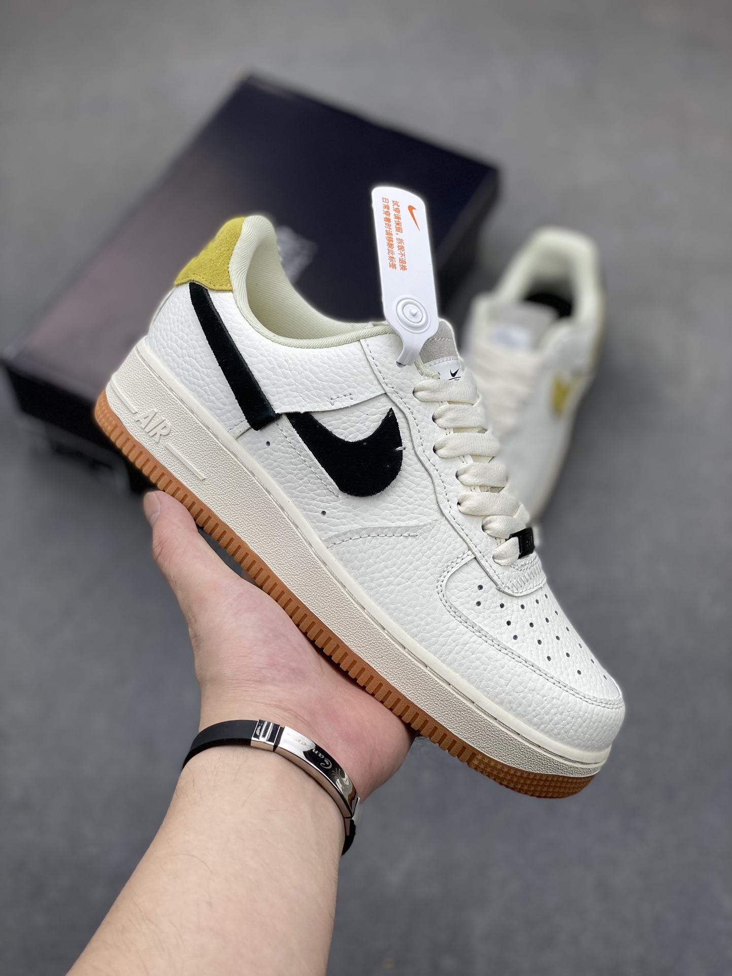 Nike Air Force 1 '07 Low Sneakers - Timeless Style & Ultimate Comfort 2 i1720892092 3786 1