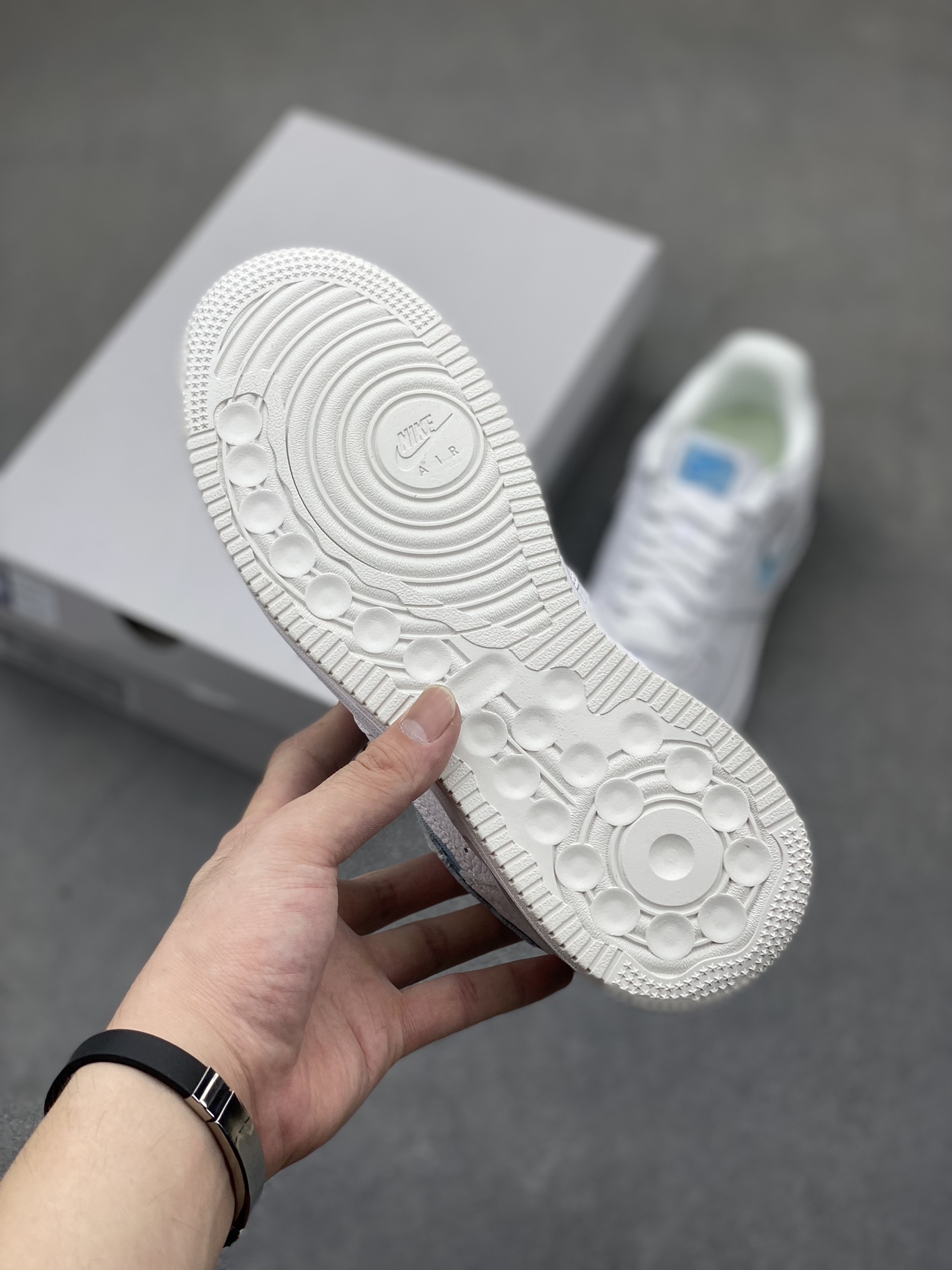 Nike Air Force 1 Low White Blue Cushioned Sneakers - Stylish & Comfortable 7 i1720984971 7637 8