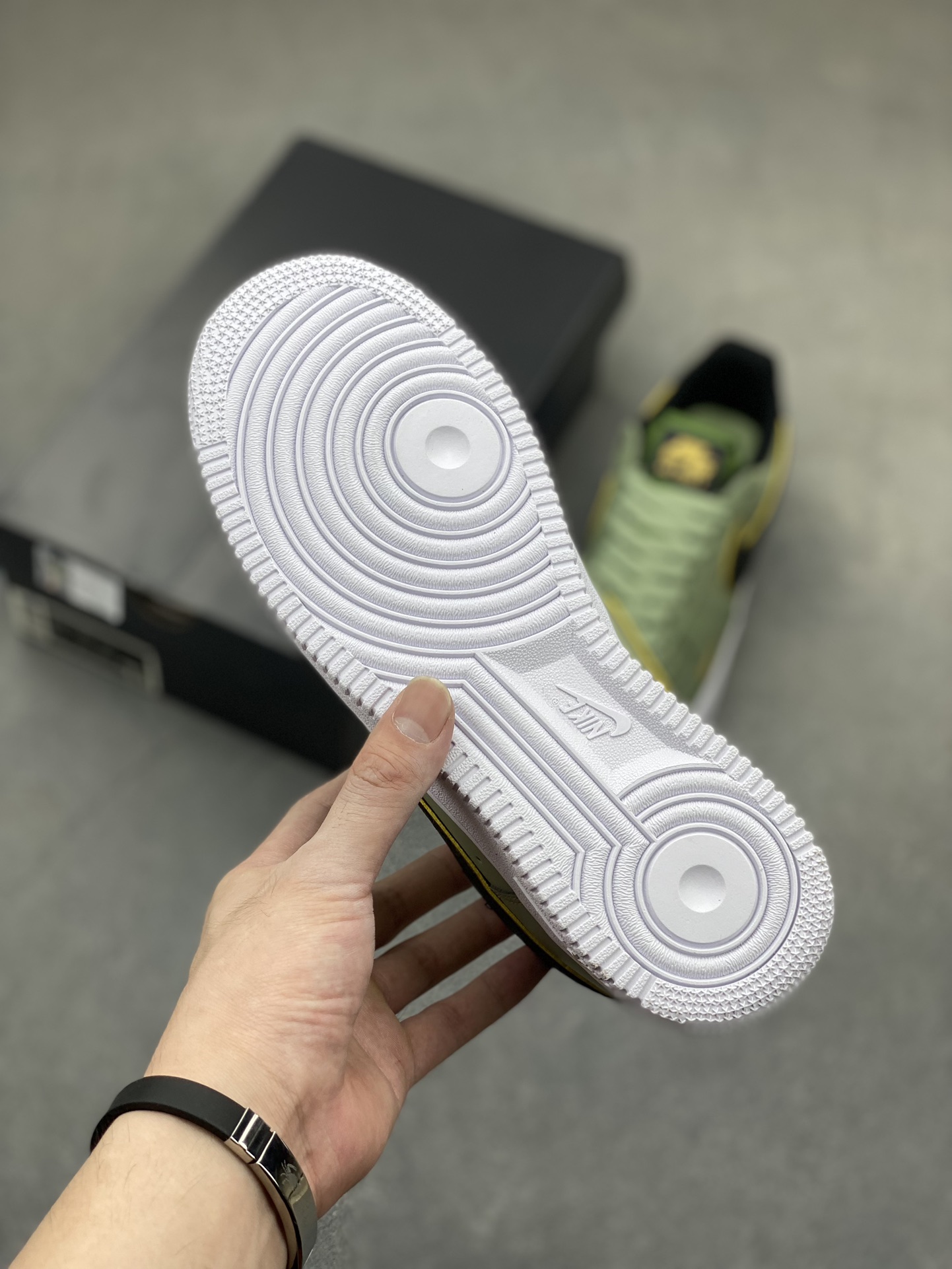 Nike Air Force 1 Low Olive Green: Pristine Craftsmanship & Comfort 7 i1720985299 5833 0
