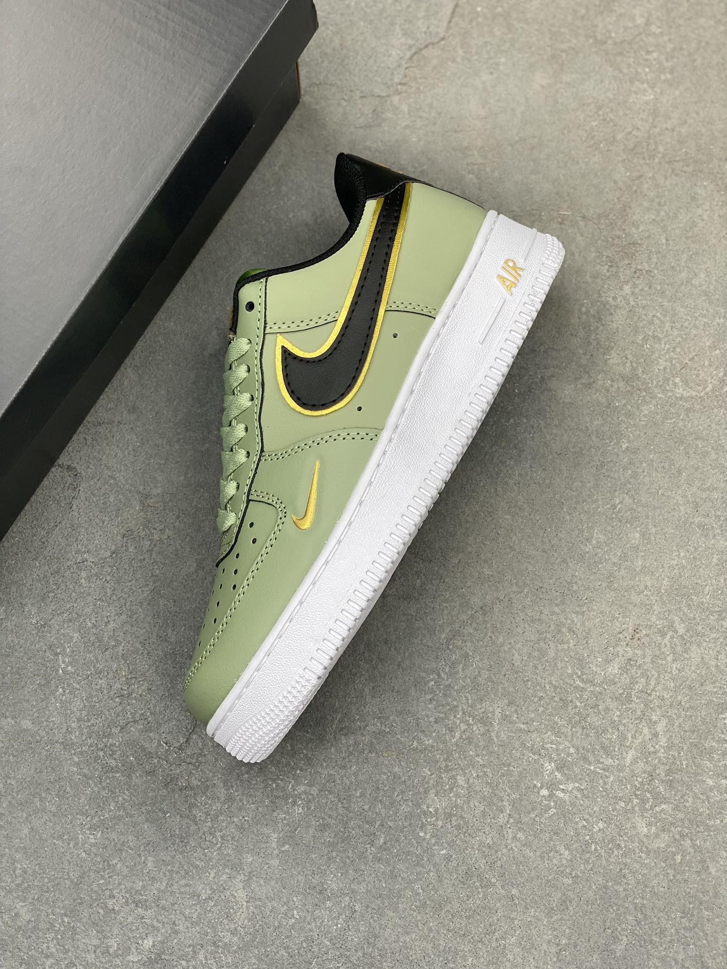Nike Air Force 1 Low Olive Green: Pristine Craftsmanship & Comfort 8 i1720985299 8388 4
