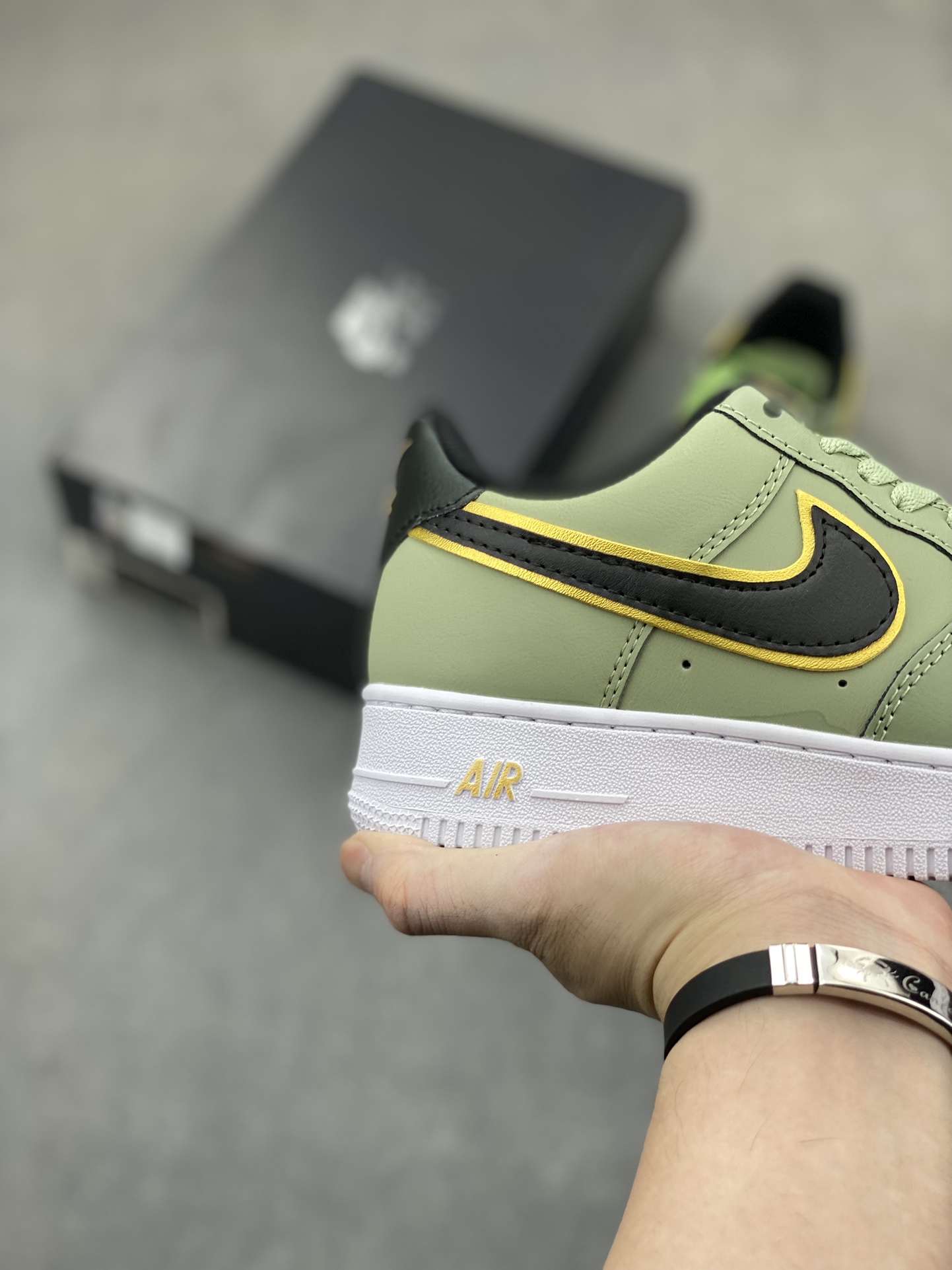 Nike Air Force 1 Low Olive Green: Pristine Craftsmanship & Comfort 6 i1720985299 855 1