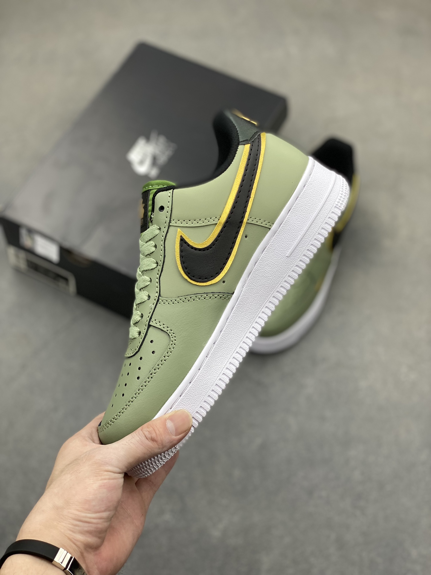 Nike Air Force 1 Low Olive Green: Pristine Craftsmanship & Comfort 4 i1720985299 9549 3