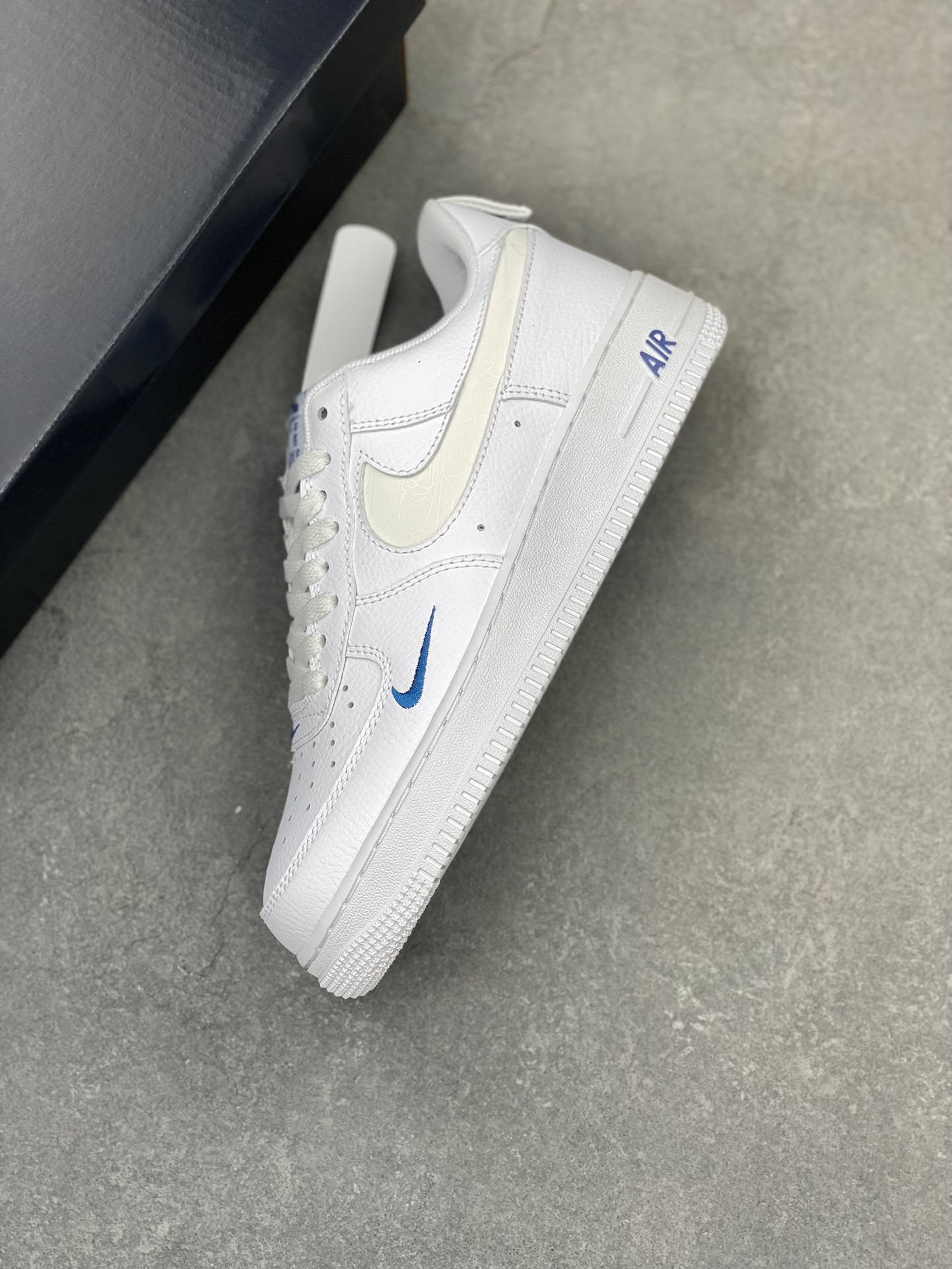 Nike Air Force 1 '07 Louis Vuitton Edition White Blue Low-Top Sneakers 8 i1721067313 4011 2