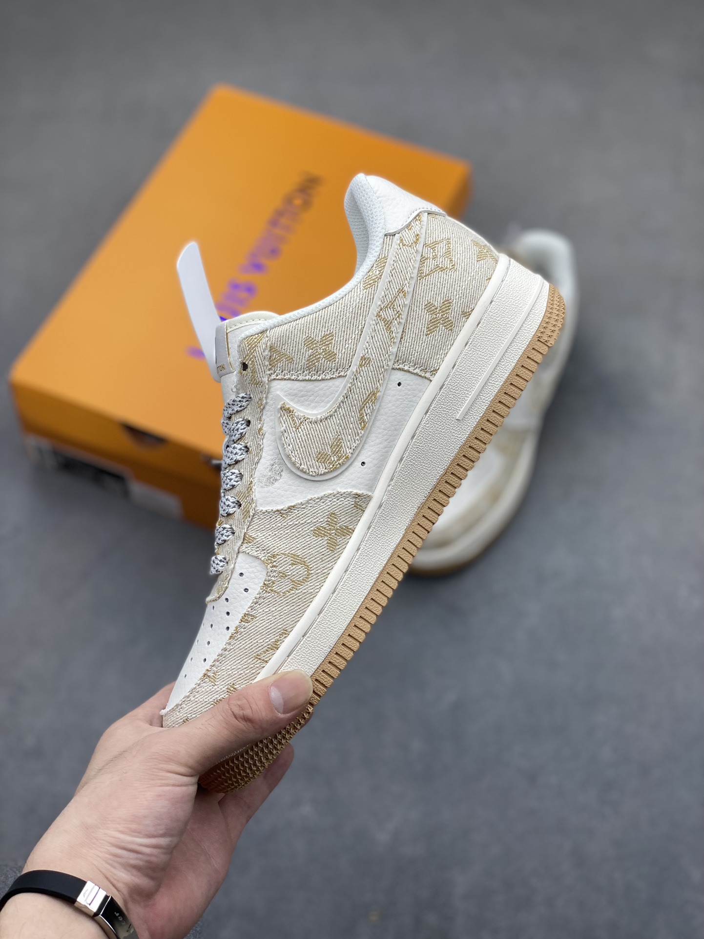 Nike Air Force 1 '07 Low Louis Vuitton Collab Khaki Sneaker - Limited Edition 4 i1721330735 3953 4