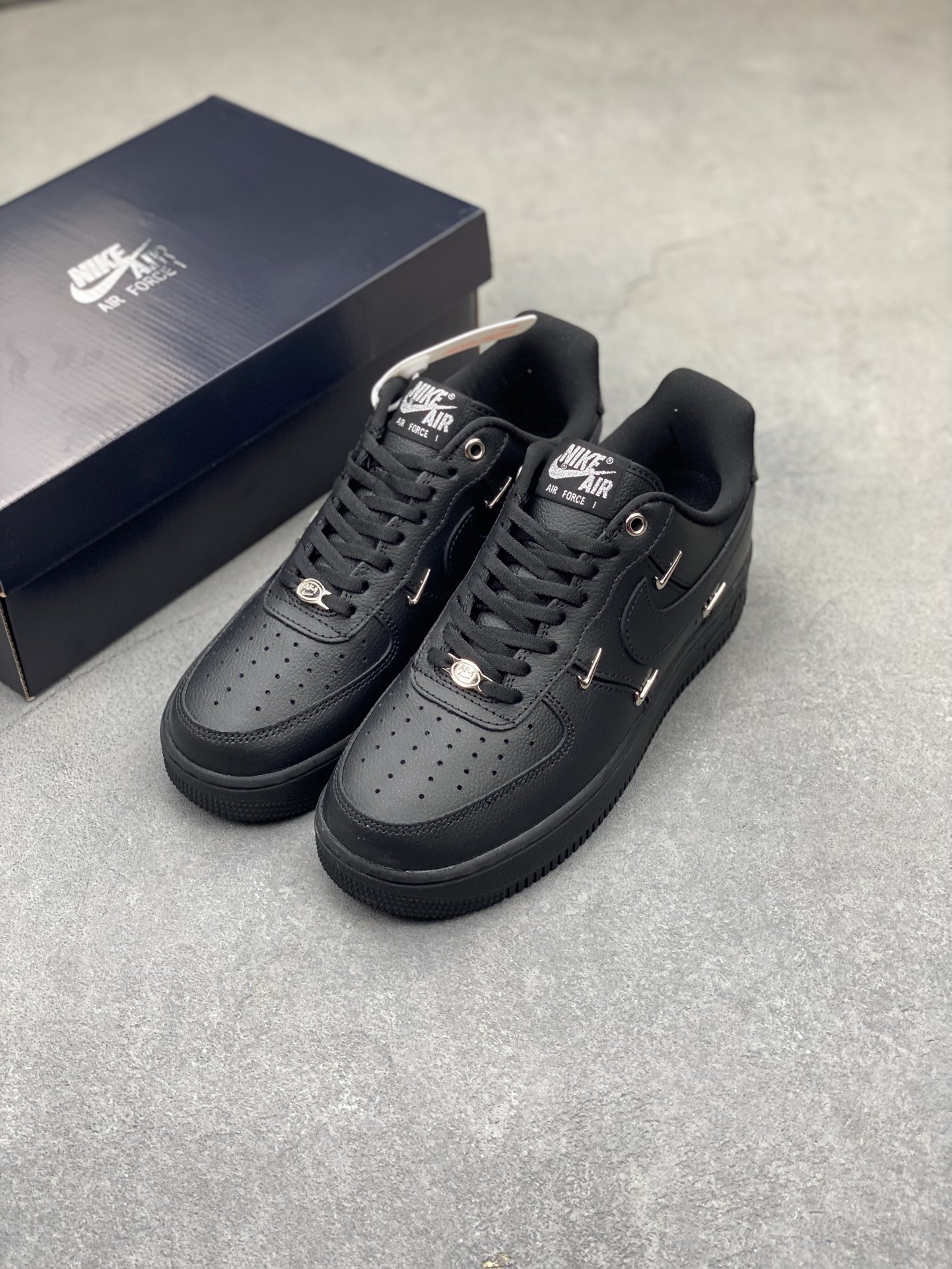 Nike Air Force 1 '07 Low Black Custom Leather Sneaker HQ1180-001 9 i1721330829 6619 0