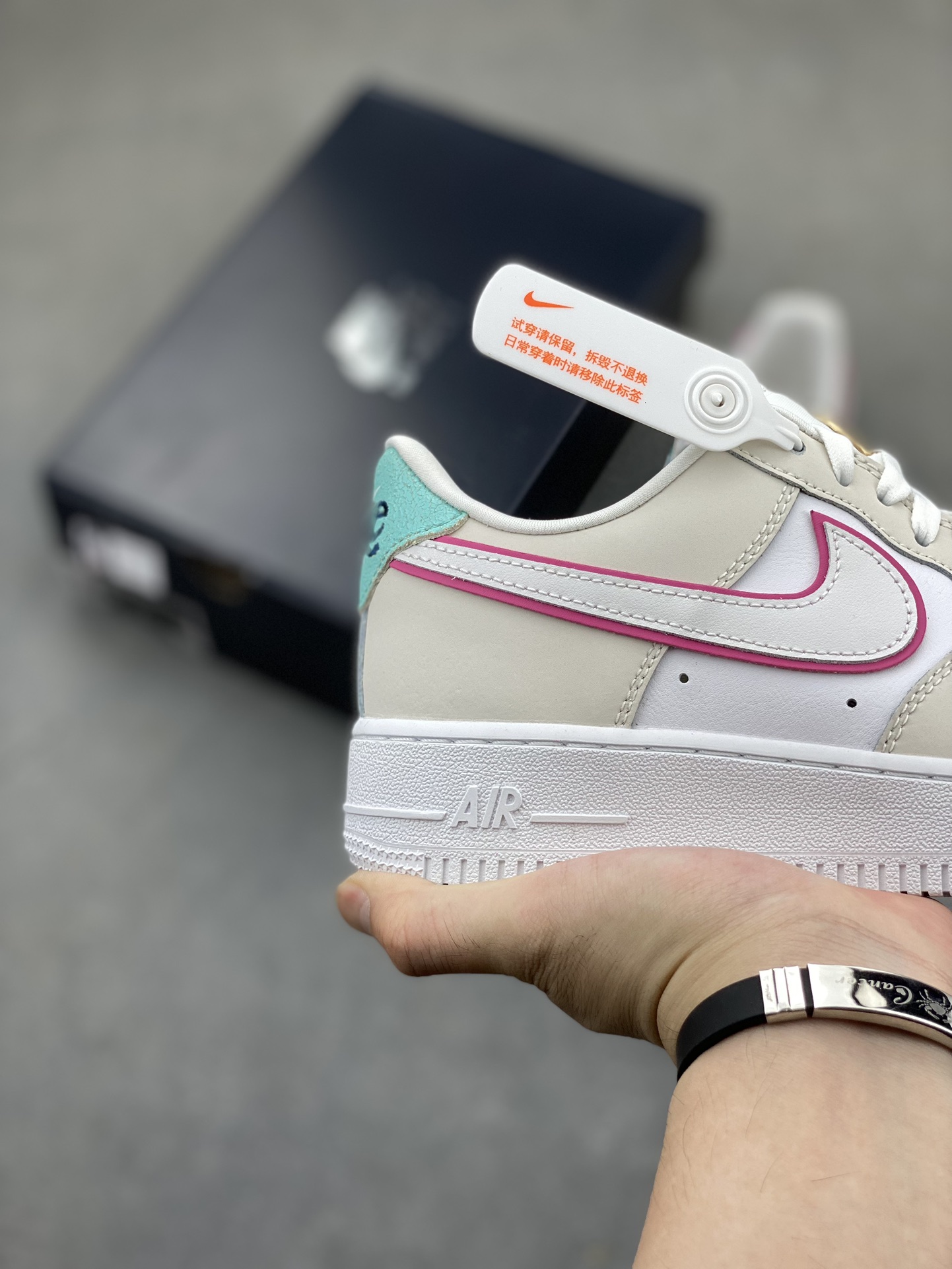Nike Air Force 1 Low: Versatile, Comfortable Sneakers for Everyday Wear 6 i1721331001 187 7