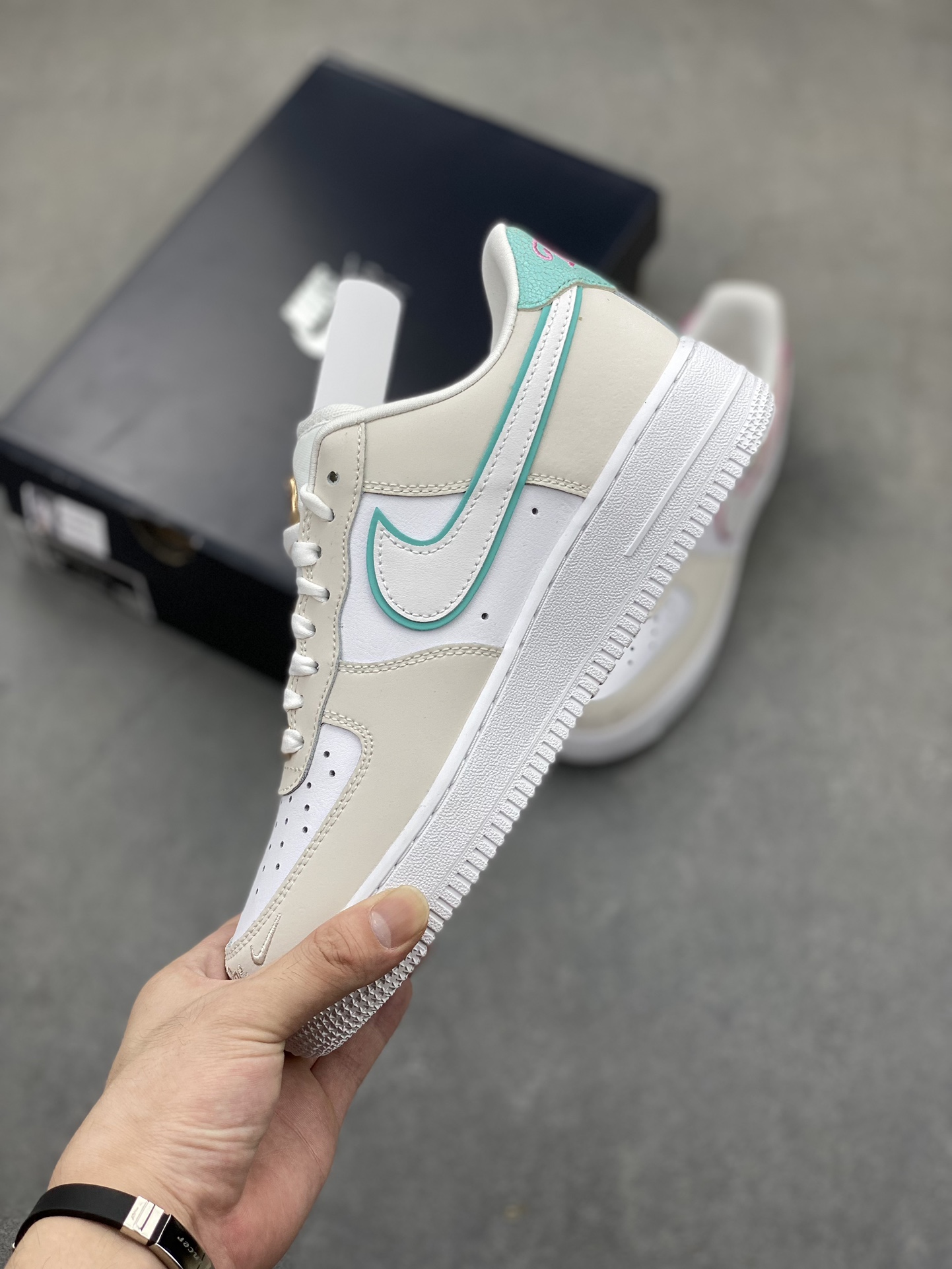 Nike Air Force 1 Low: Versatile, Comfortable Sneakers for Everyday Wear 4 i1721331001 3892 5