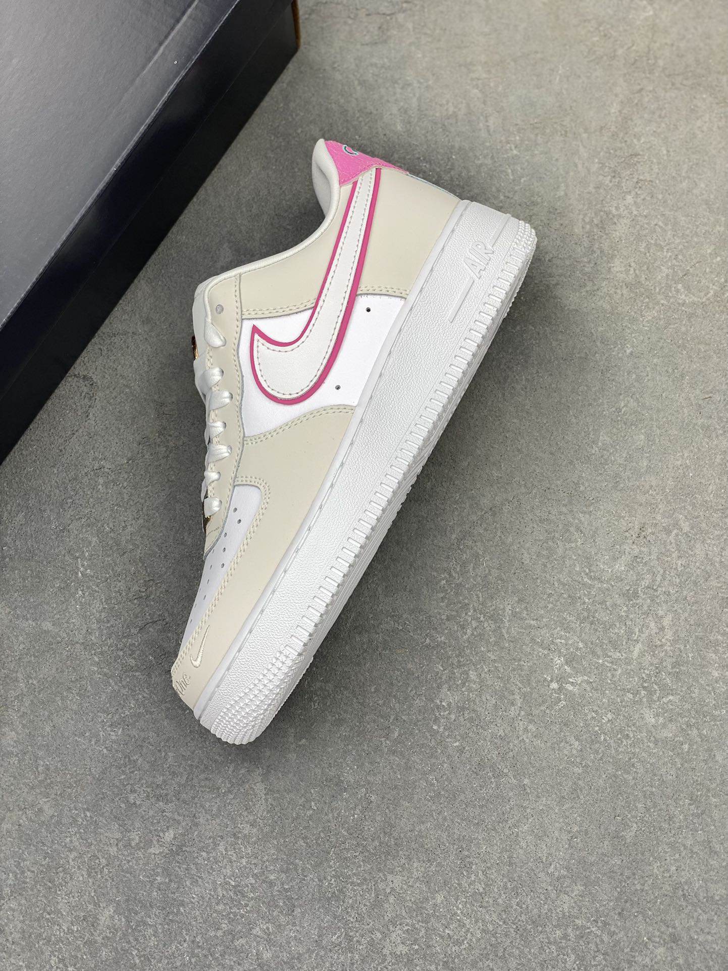 Nike Air Force 1 Low: Versatile, Comfortable Sneakers for Everyday Wear 8 i1721331001 4358 1
