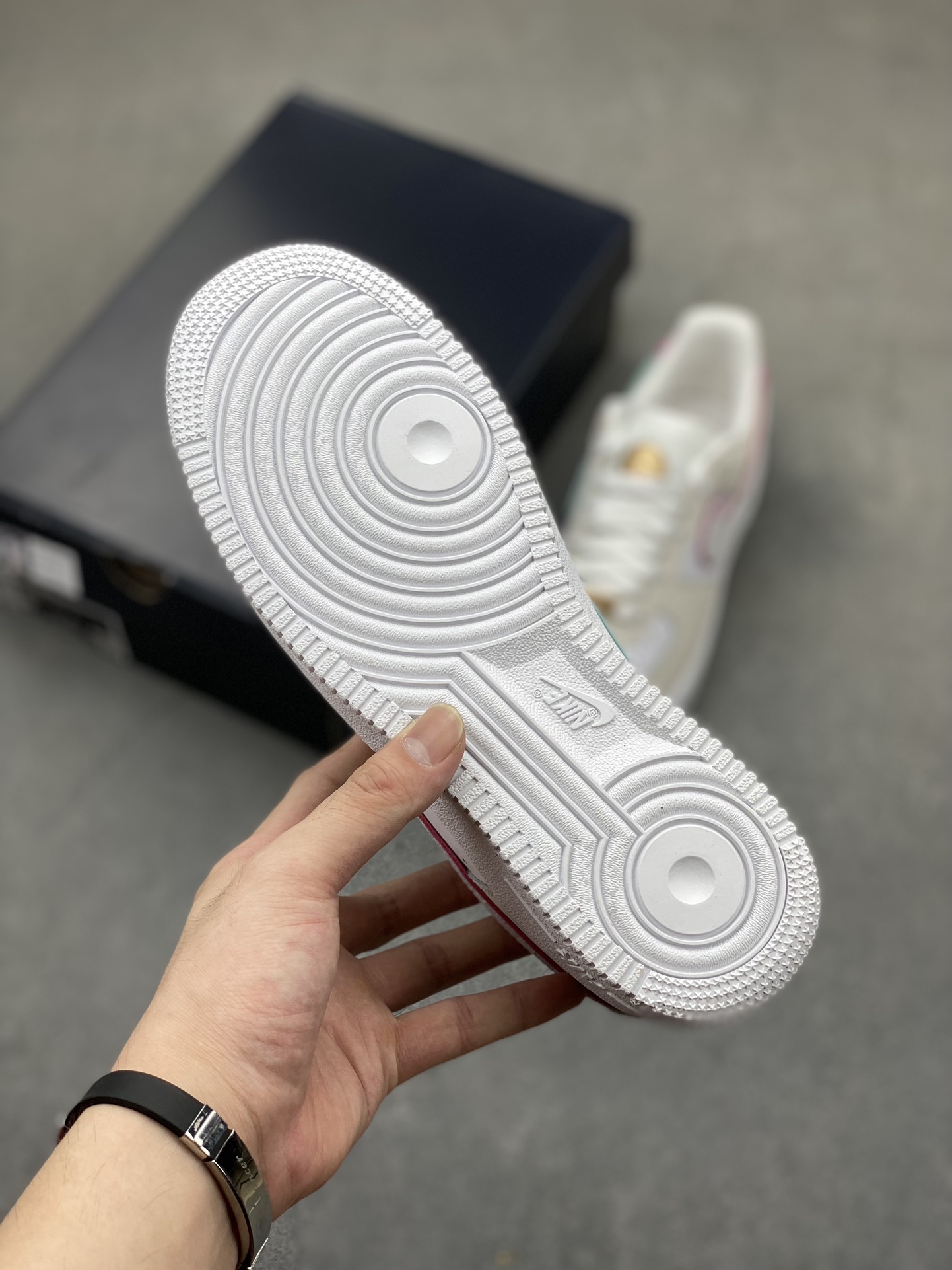 Nike Air Force 1 Low: Versatile, Comfortable Sneakers for Everyday Wear 7 i1721331001 9009 0