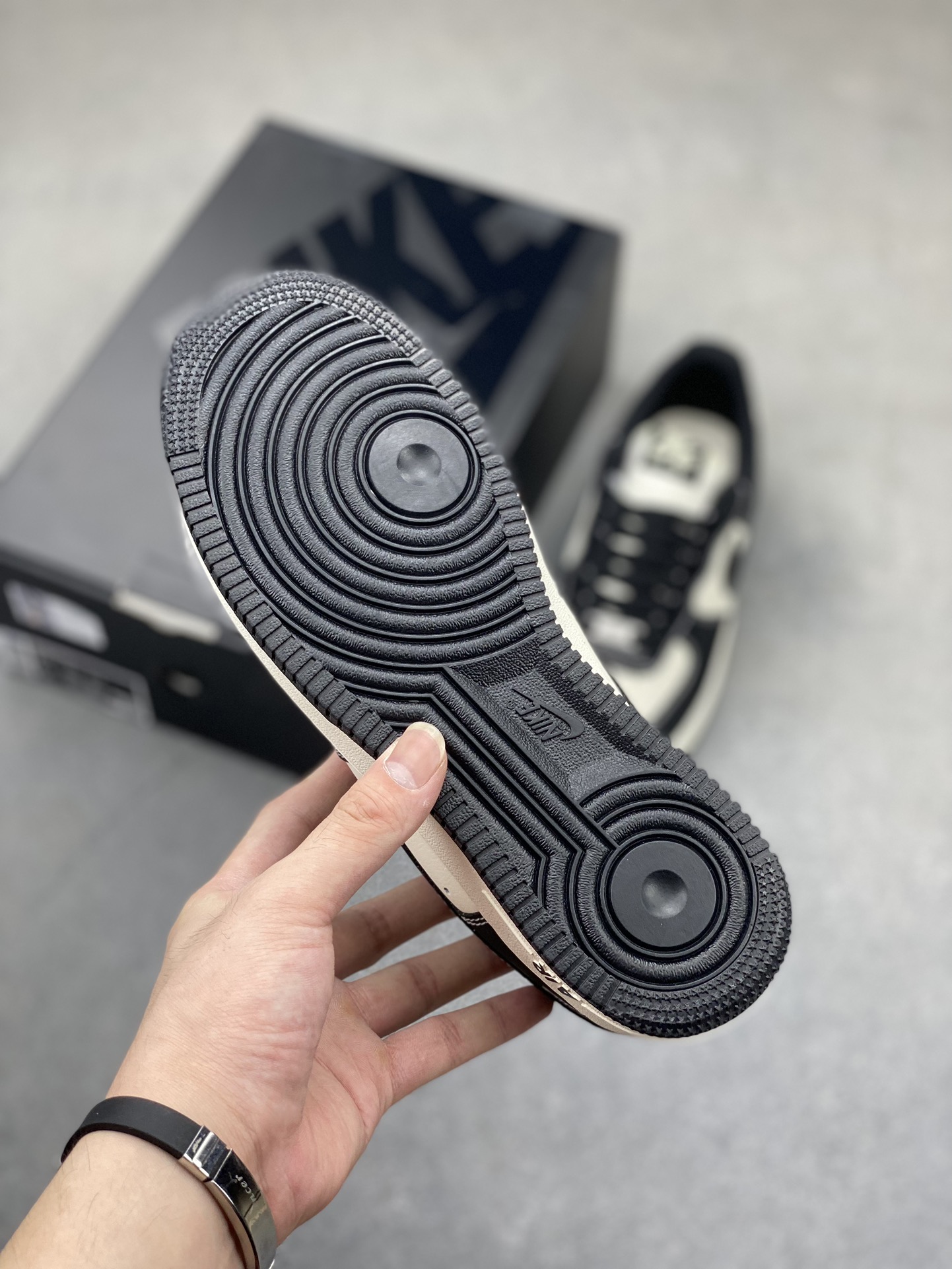 Nike Air Force 1 '07 Low Supreme Sneakers - Black/Sail 7 i1721588413 3705 0