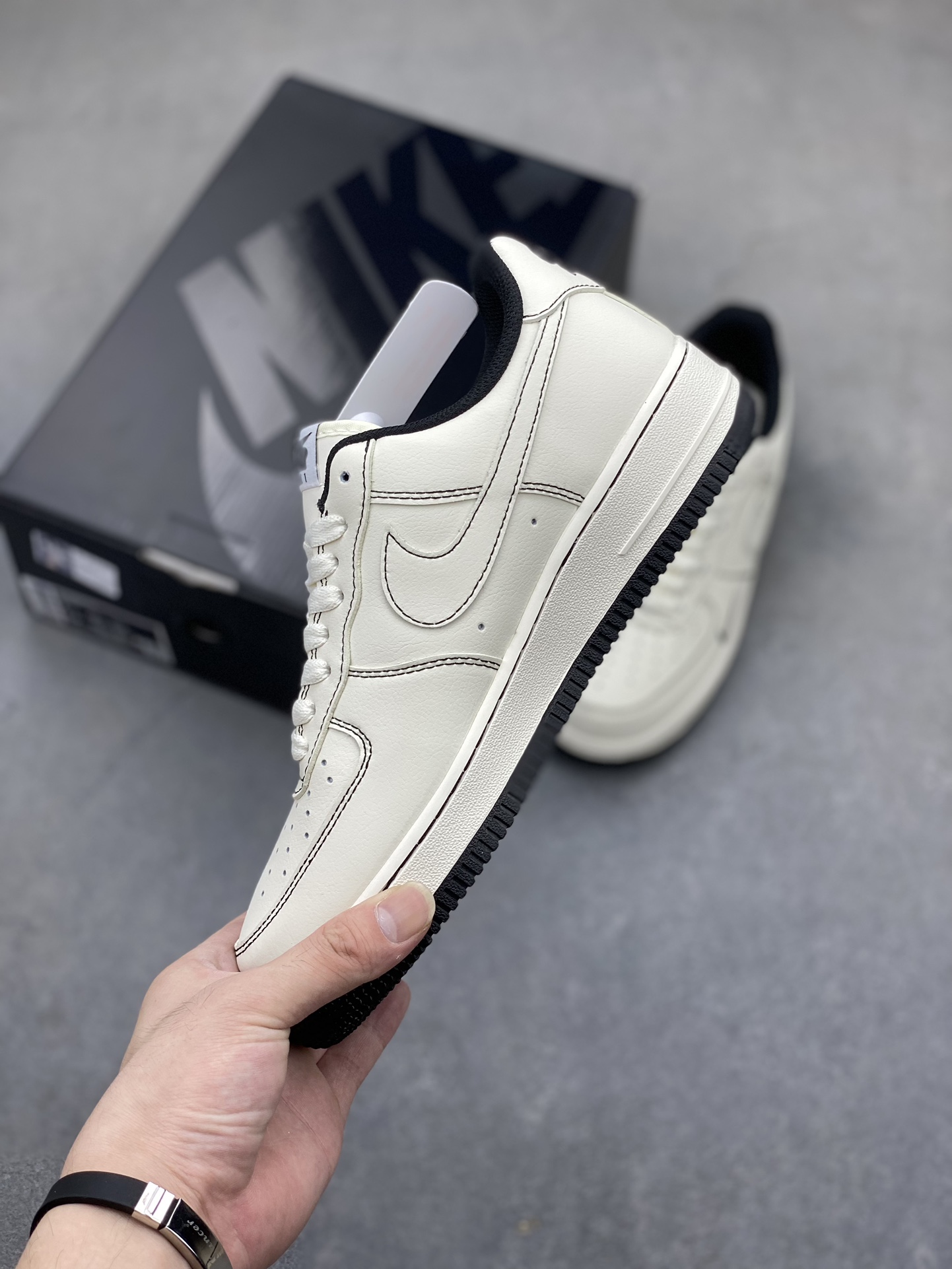 Nike Air Force 1 '07 Low Supreme Casual Sneakers 4 i1721588441 4102 3