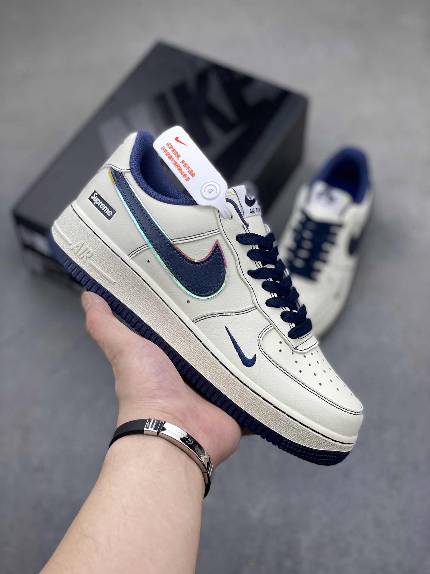Nike Air Force 1 '07 Low Supreme - Limited Edition Sneaker 2 i1721588474 2710 8