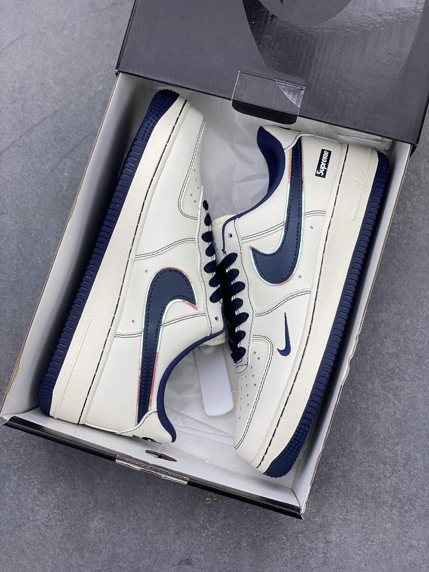 Nike Air Force 1 '07 Low Supreme - Limited Edition Sneaker 10 i1721588474 4615 6