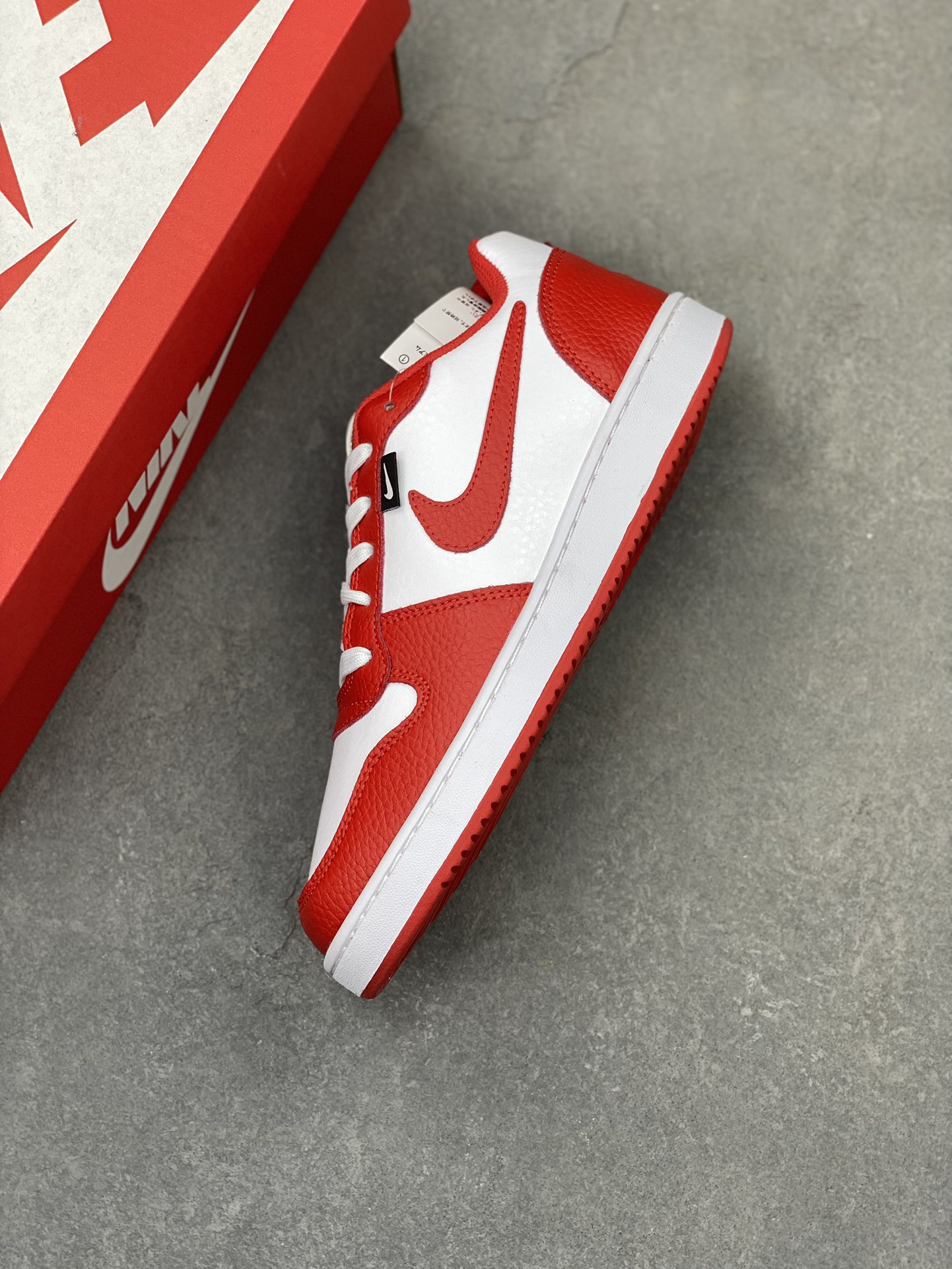Nike Ebernon Low PRM White/Red: Stylish, Versatile, & Breathable Sneakers 8 i1721588819 3060 2