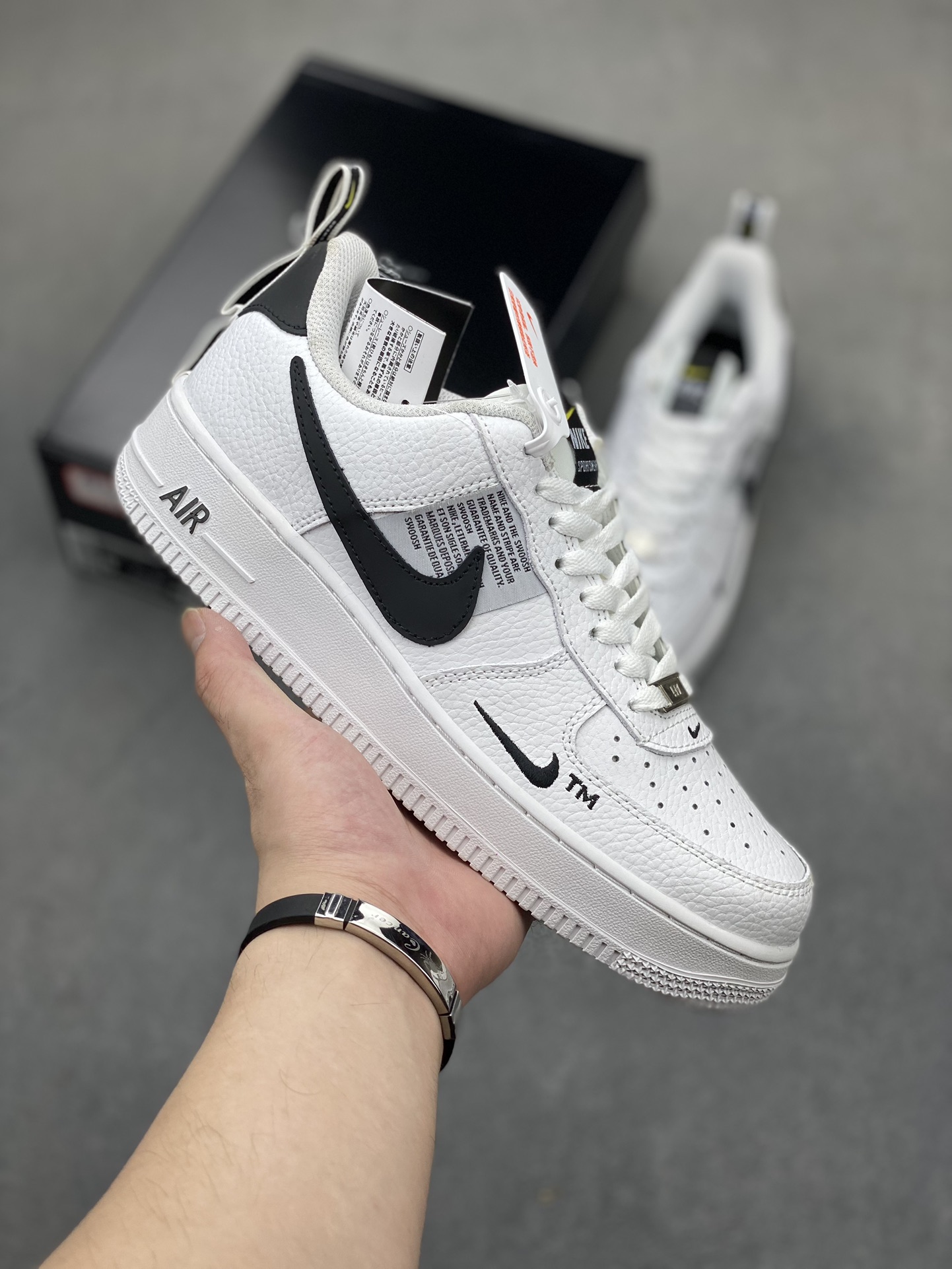 Nike Air Force 1 '07: Low-Top Casual Sneakers - Style & Comfort Combined 2 i1721588882 175 6