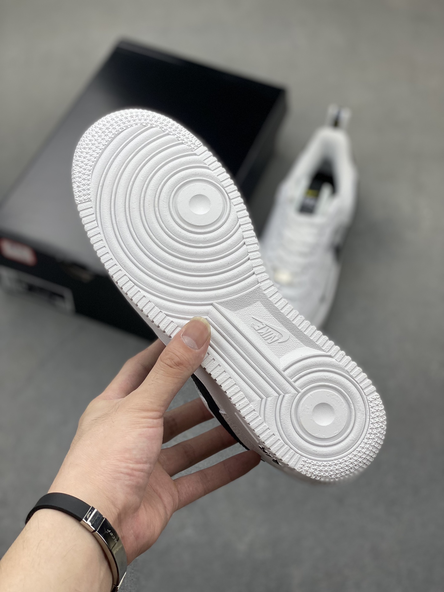 Nike Air Force 1 '07: Low-Top Casual Sneakers - Style & Comfort Combined 7 i1721588882 516 4