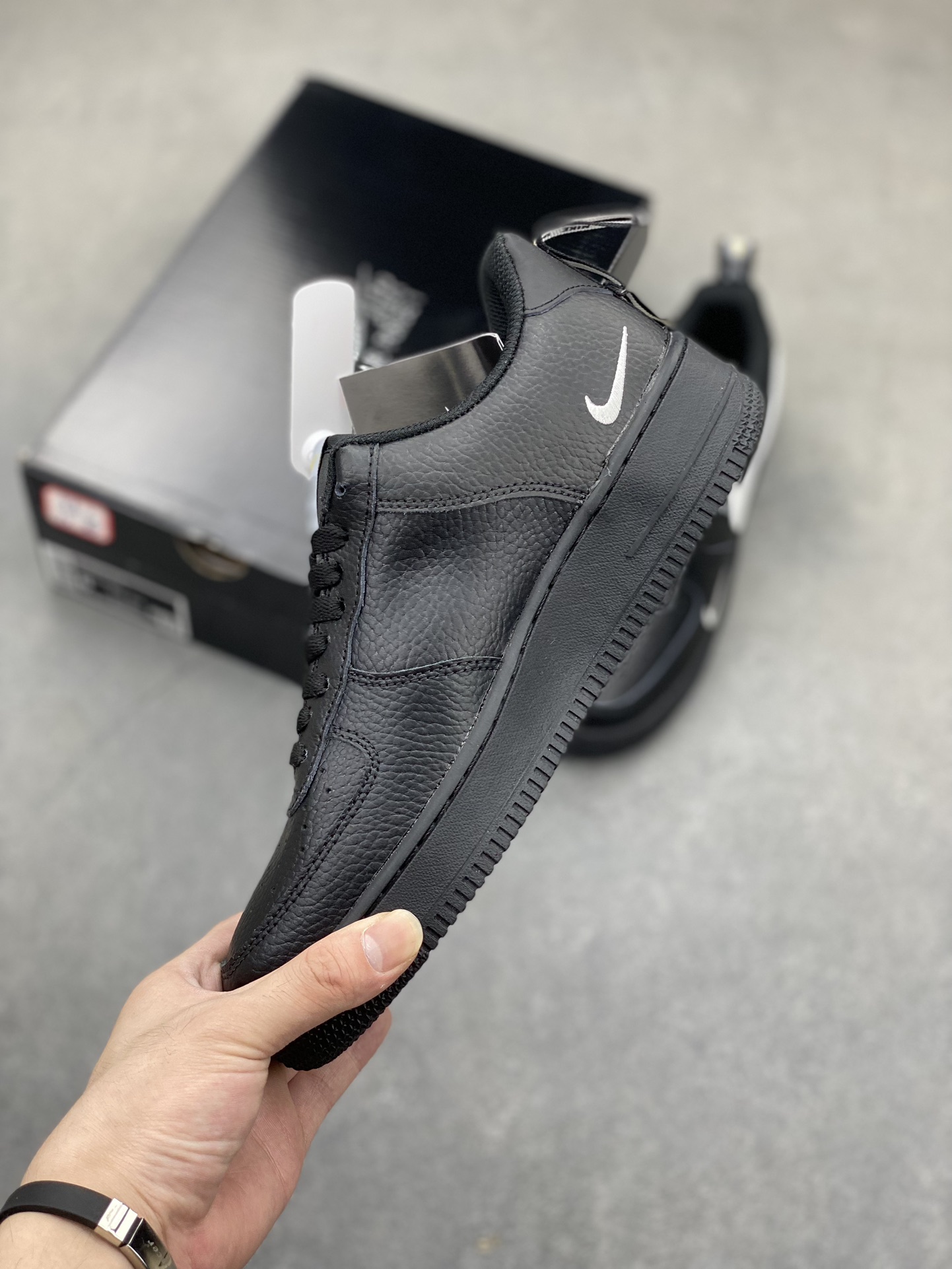Nike Air Force 1 '07 Low-Top Sneakers - Black/White, Cushioned Comfort 4 i1721588927 239 7